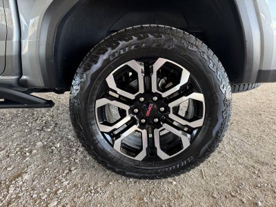 2025 GMC Canyon 4WD AT4