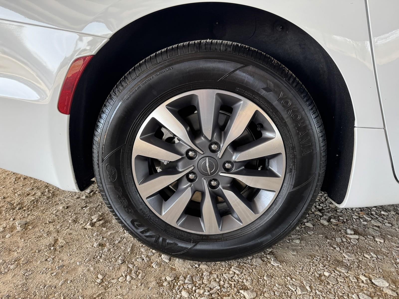 2023 Chrysler Pacifica Hybrid Touring L