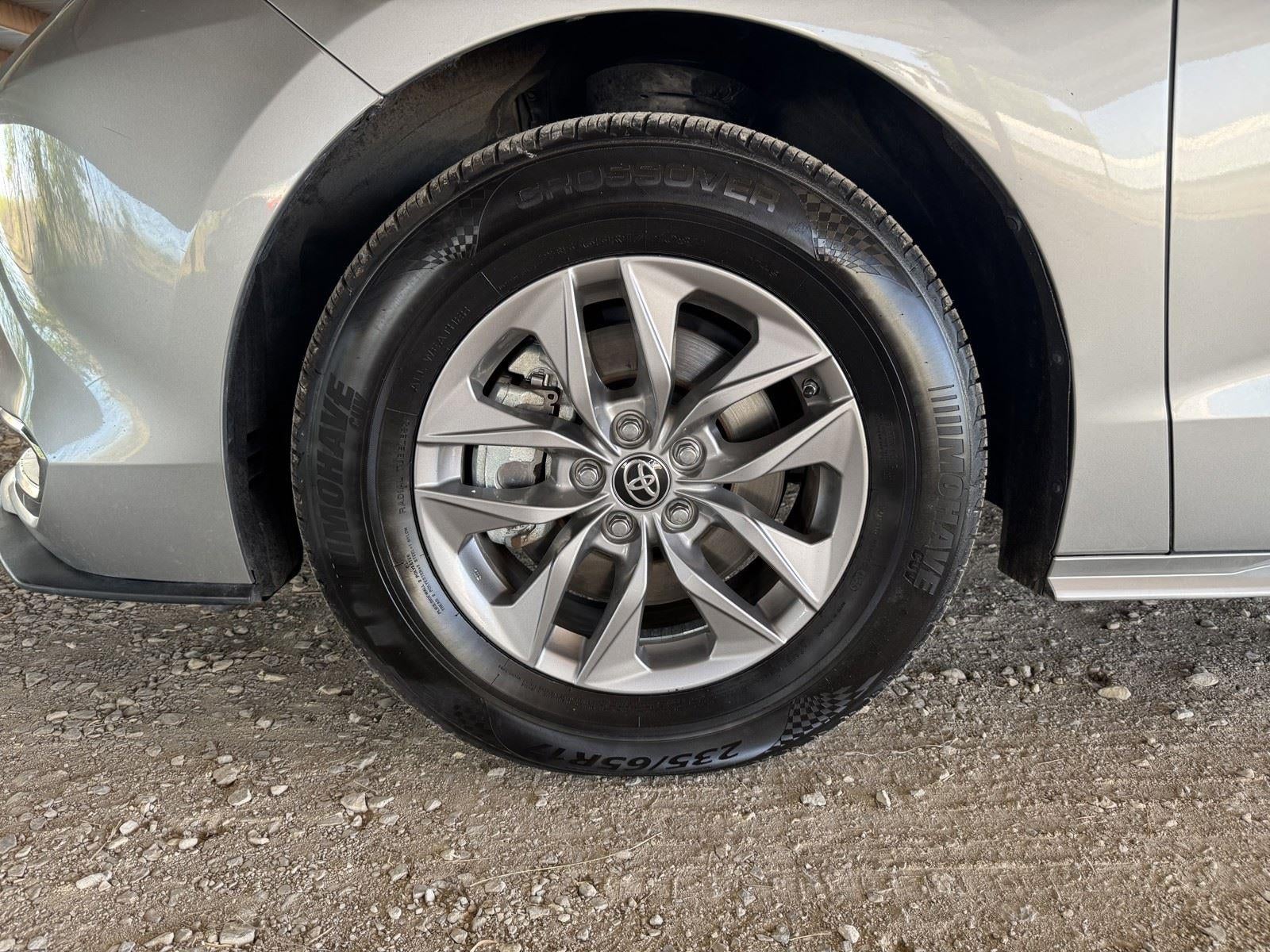 2024 Toyota Sienna XLE