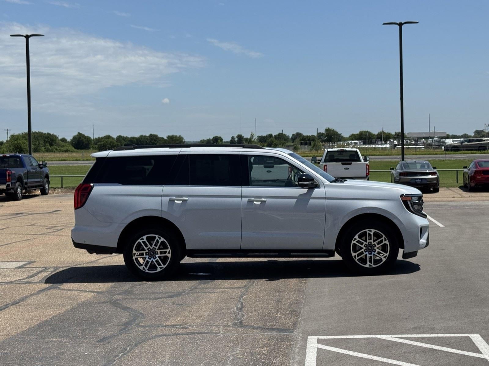 2025 Ford Expedition Active