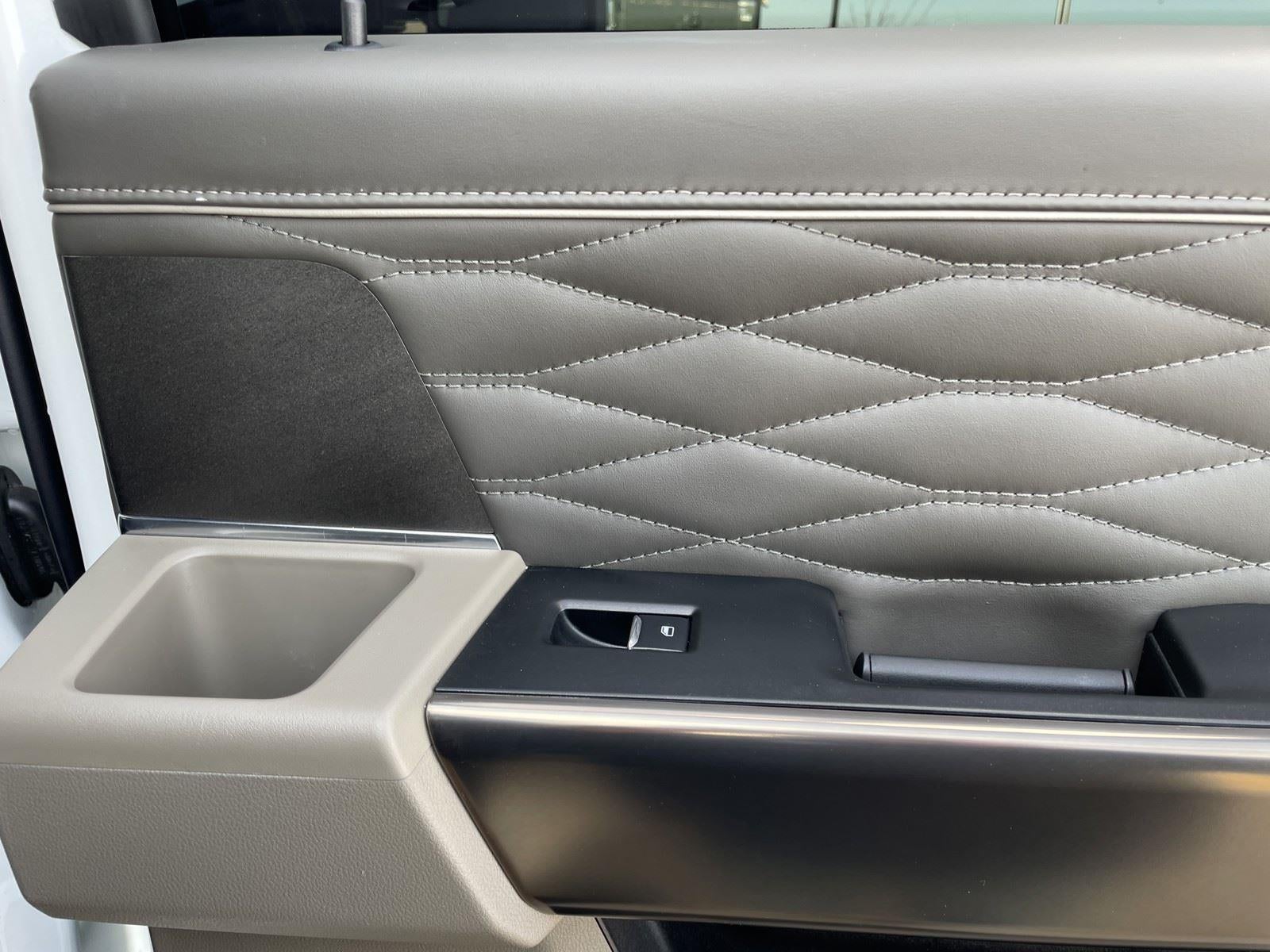 2025 Ford Super Duty F-450 DRW Platinum