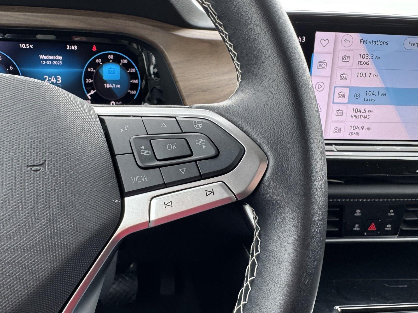 2025 Volkswagen Atlas 2.0T SE w/Technology