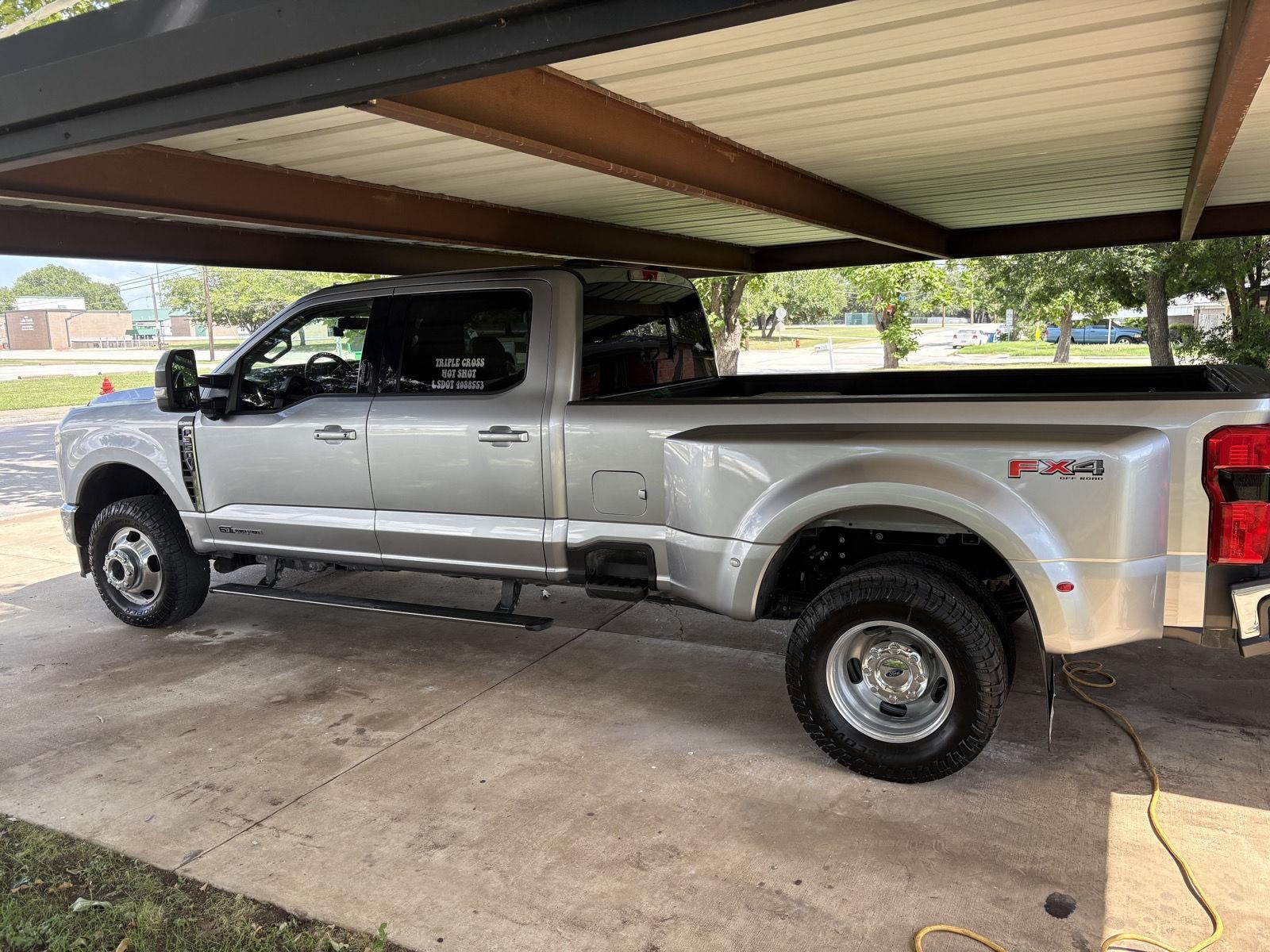 2023 Ford Super Duty F-350 DRW LARIAT