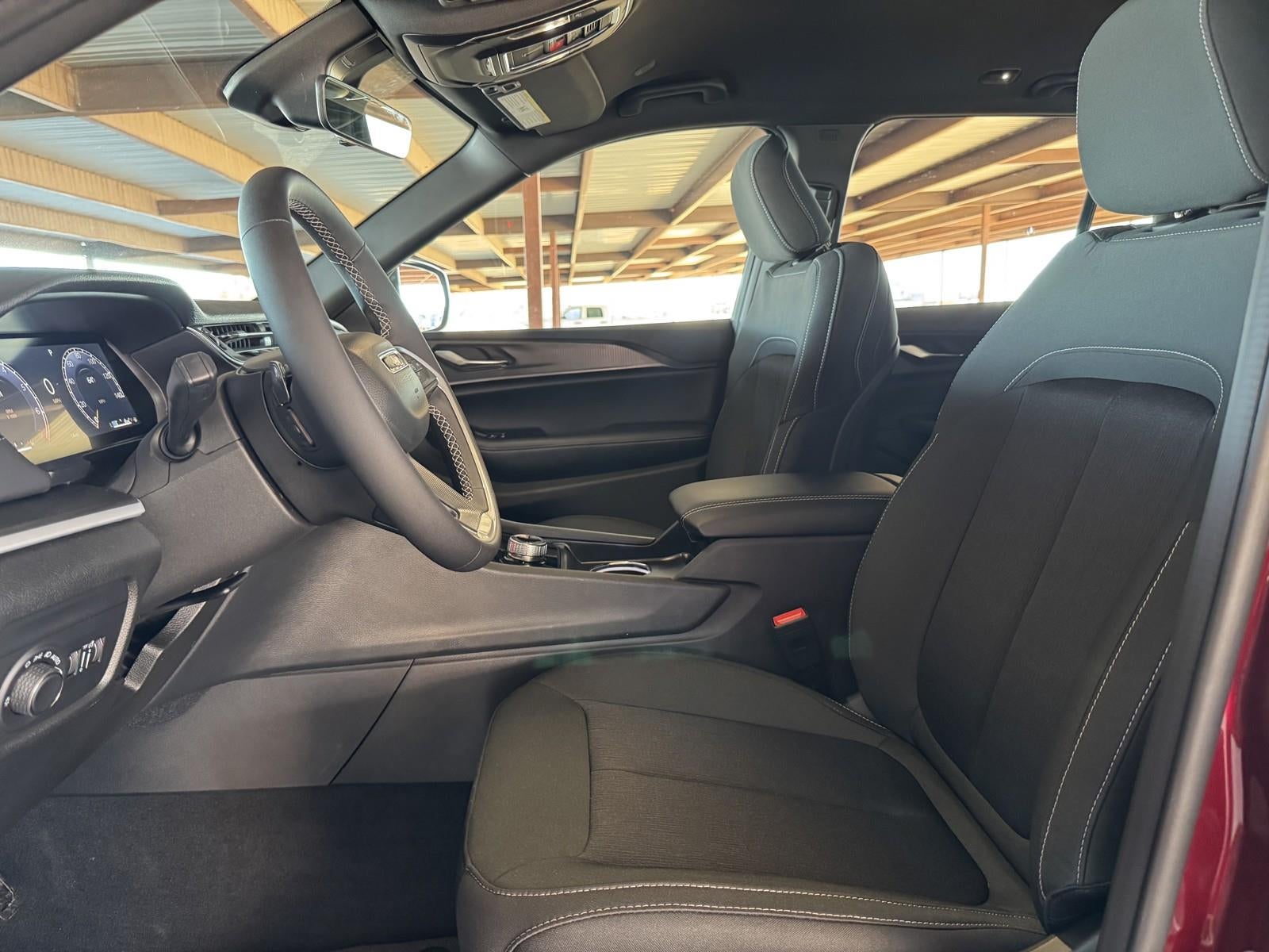 2025 Jeep Grand Cherokee GRAND CHEROKEE LAREDO 4X2