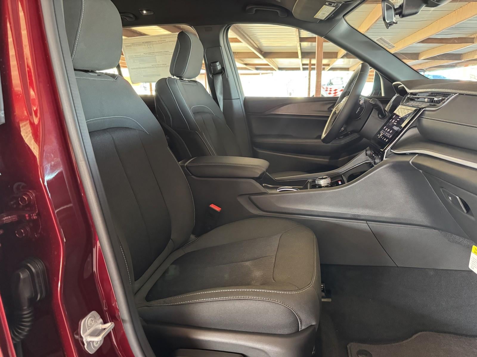 2025 Jeep Grand Cherokee GRAND CHEROKEE LAREDO 4X2