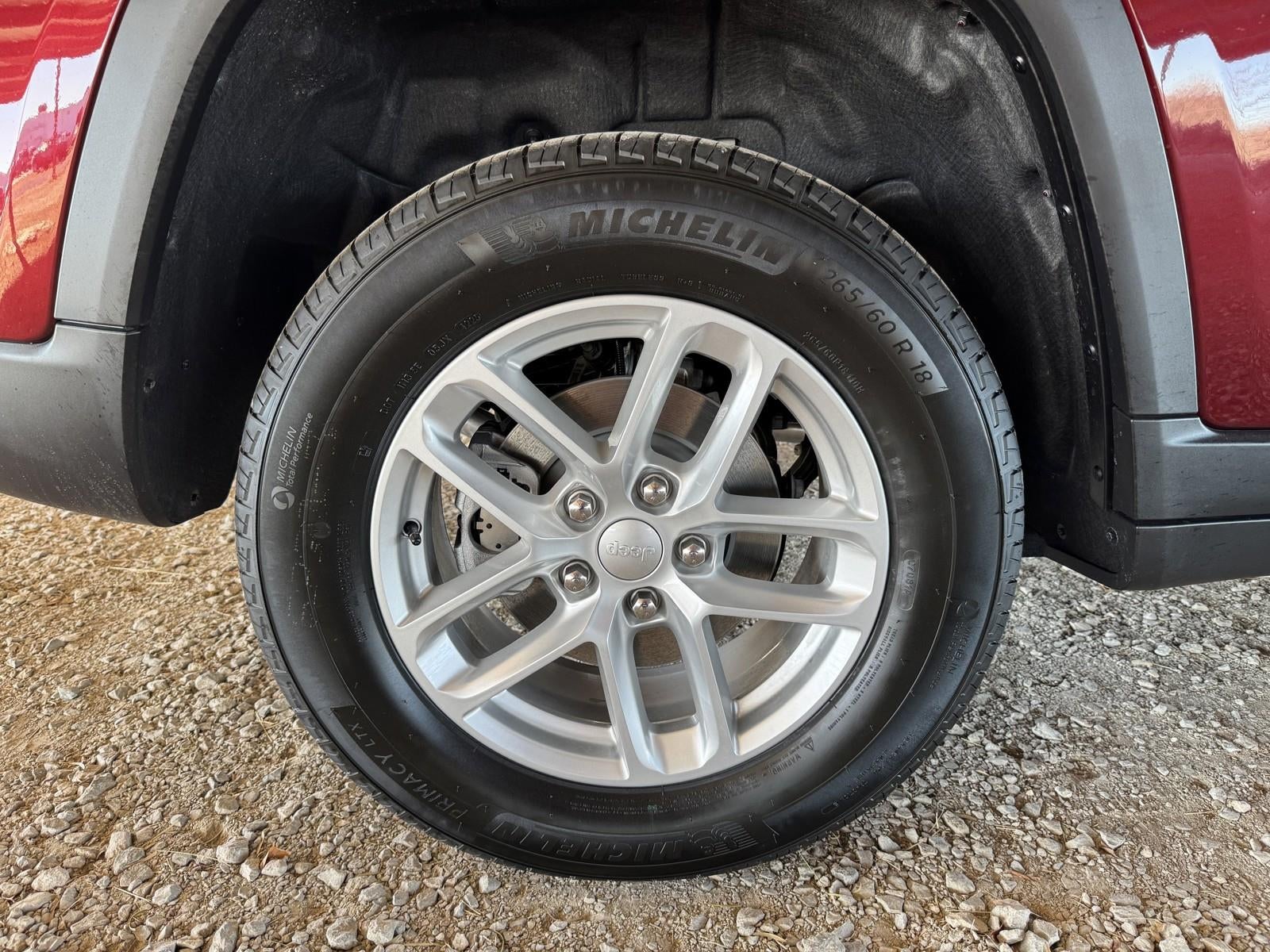 2025 Jeep Grand Cherokee GRAND CHEROKEE LAREDO 4X2