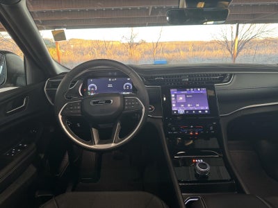 2025 Jeep Grand Cherokee GRAND CHEROKEE LAREDO 4X2