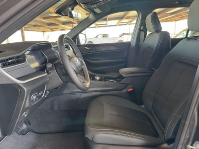 2026 Jeep Grand Cherokee GRAND CHEROKEE LAREDO X 4X2