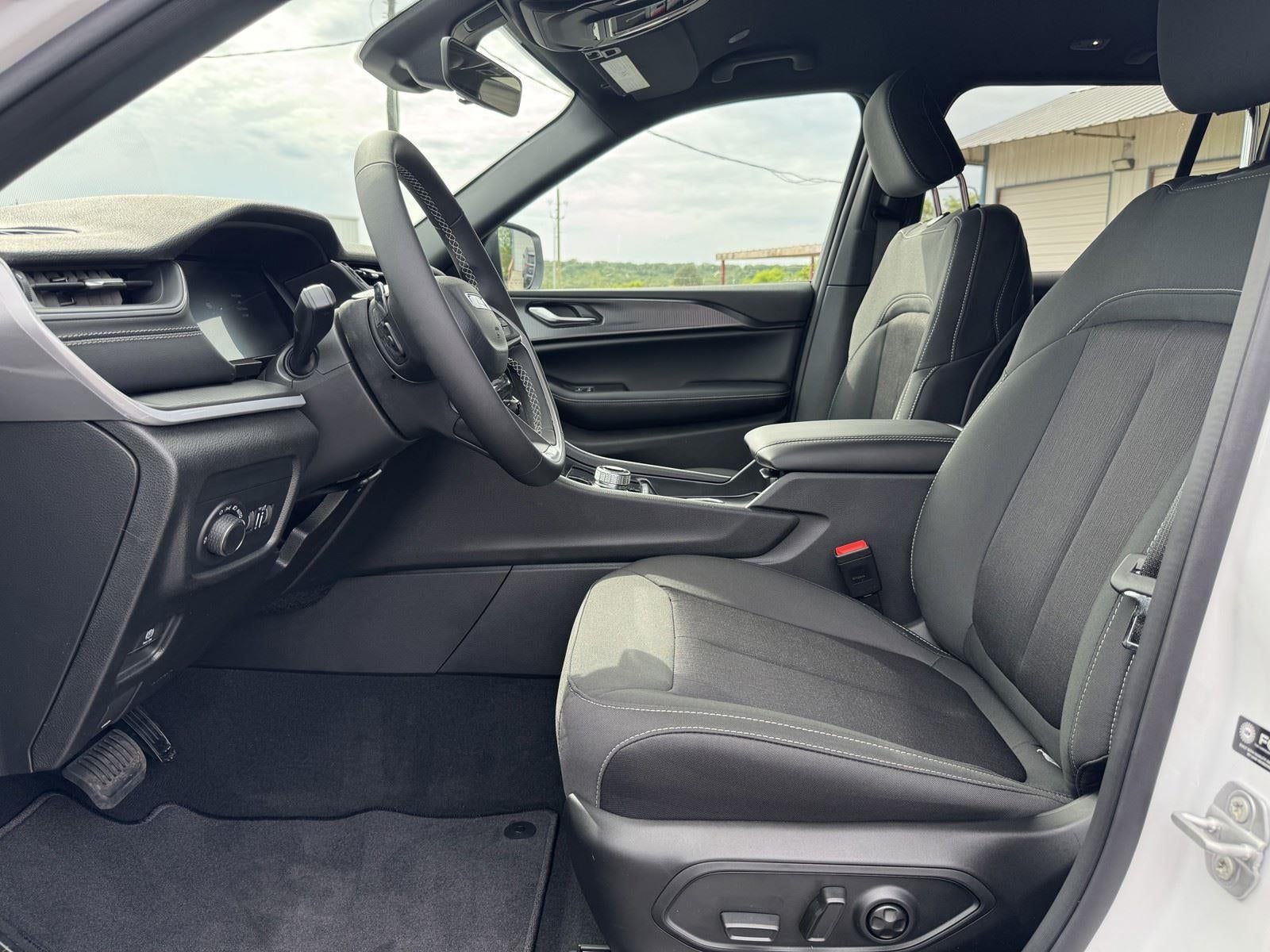 2026 Jeep Grand Cherokee GRAND CHEROKEE LAREDO 4X2