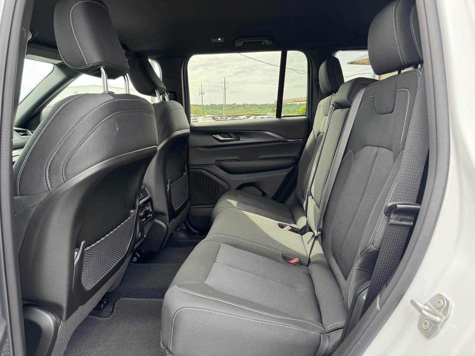 2026 Jeep Grand Cherokee GRAND CHEROKEE LAREDO 4X2