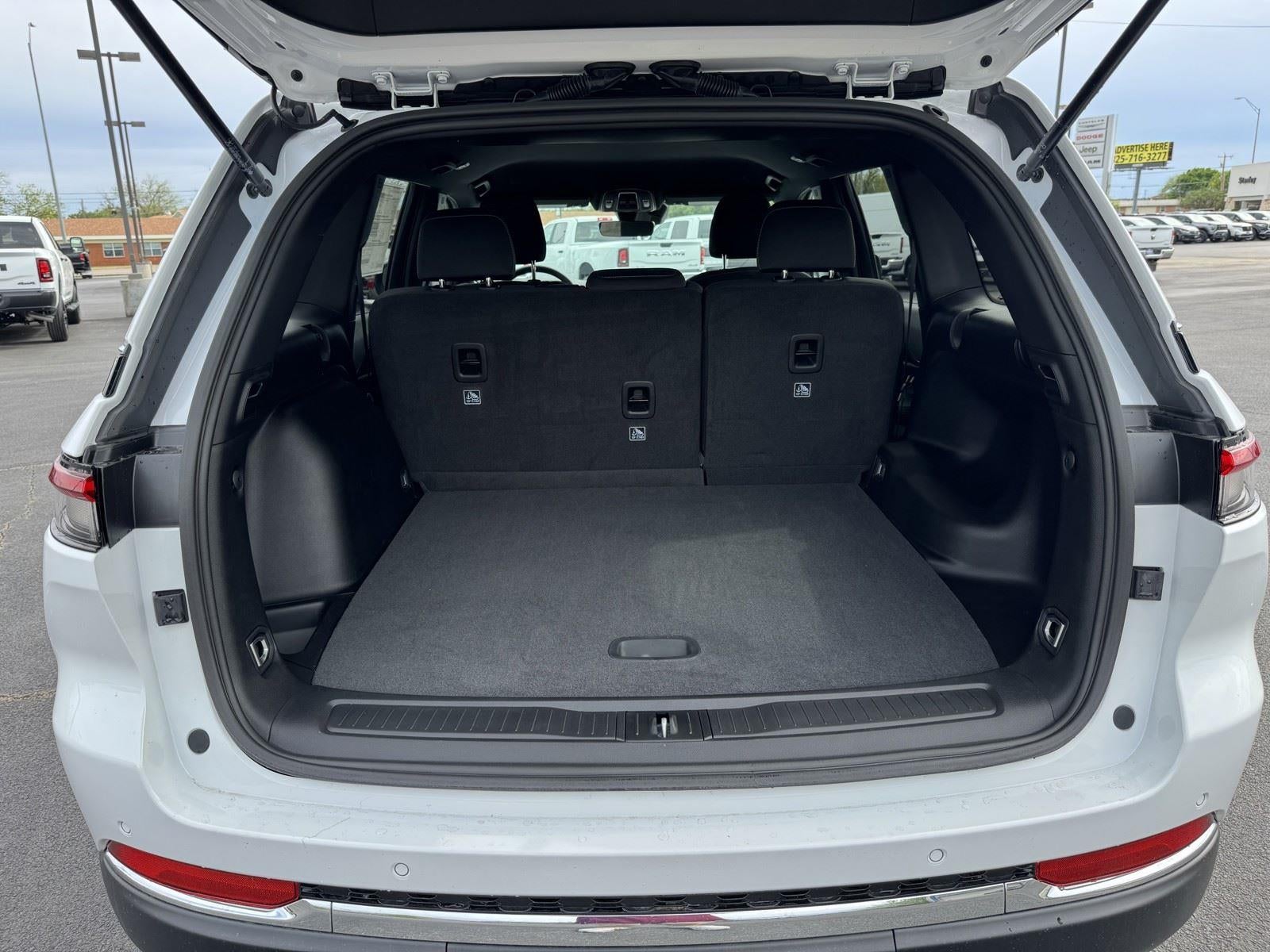 2026 Jeep Grand Cherokee GRAND CHEROKEE LAREDO 4X2