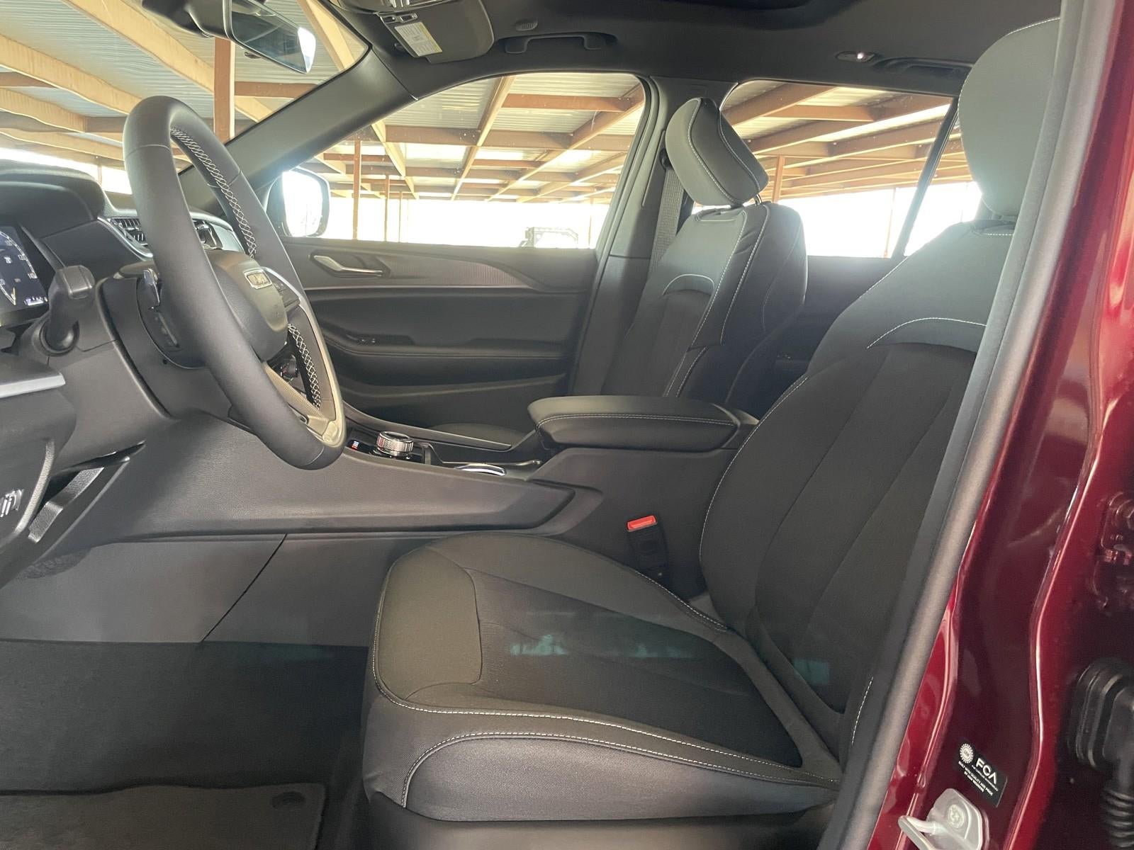 2025 Jeep Grand Cherokee GRAND CHEROKEE LAREDO X 4X2