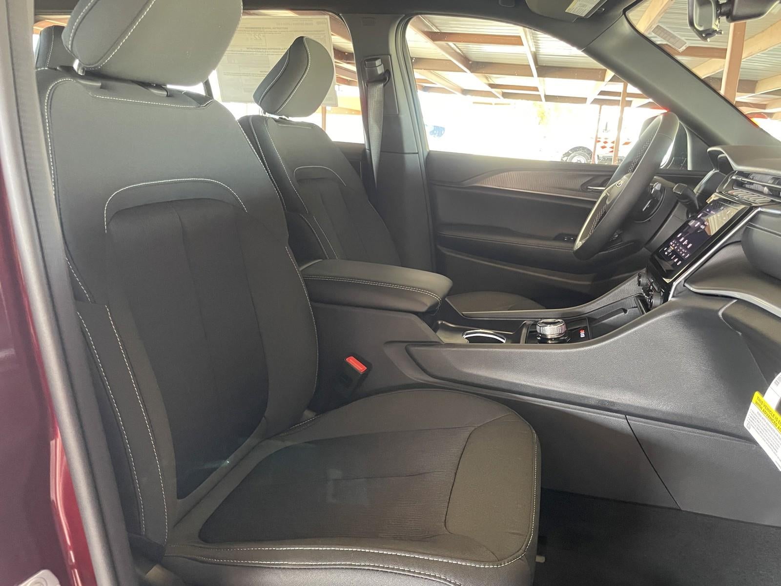 2025 Jeep Grand Cherokee GRAND CHEROKEE LAREDO X 4X2