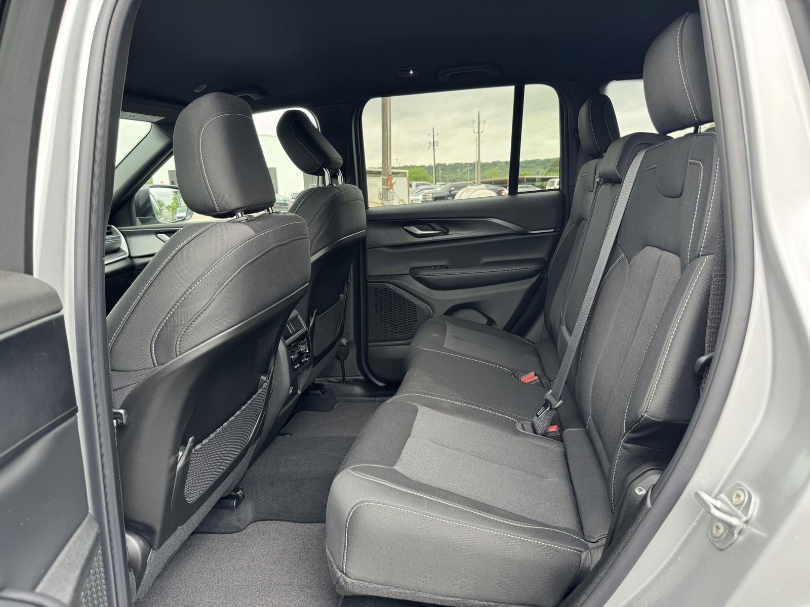 2026 Jeep Grand Cherokee GRAND CHEROKEE LAREDO 4X2