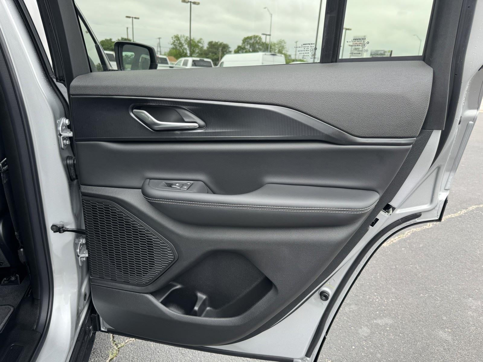 2026 Jeep Grand Cherokee GRAND CHEROKEE LAREDO 4X2