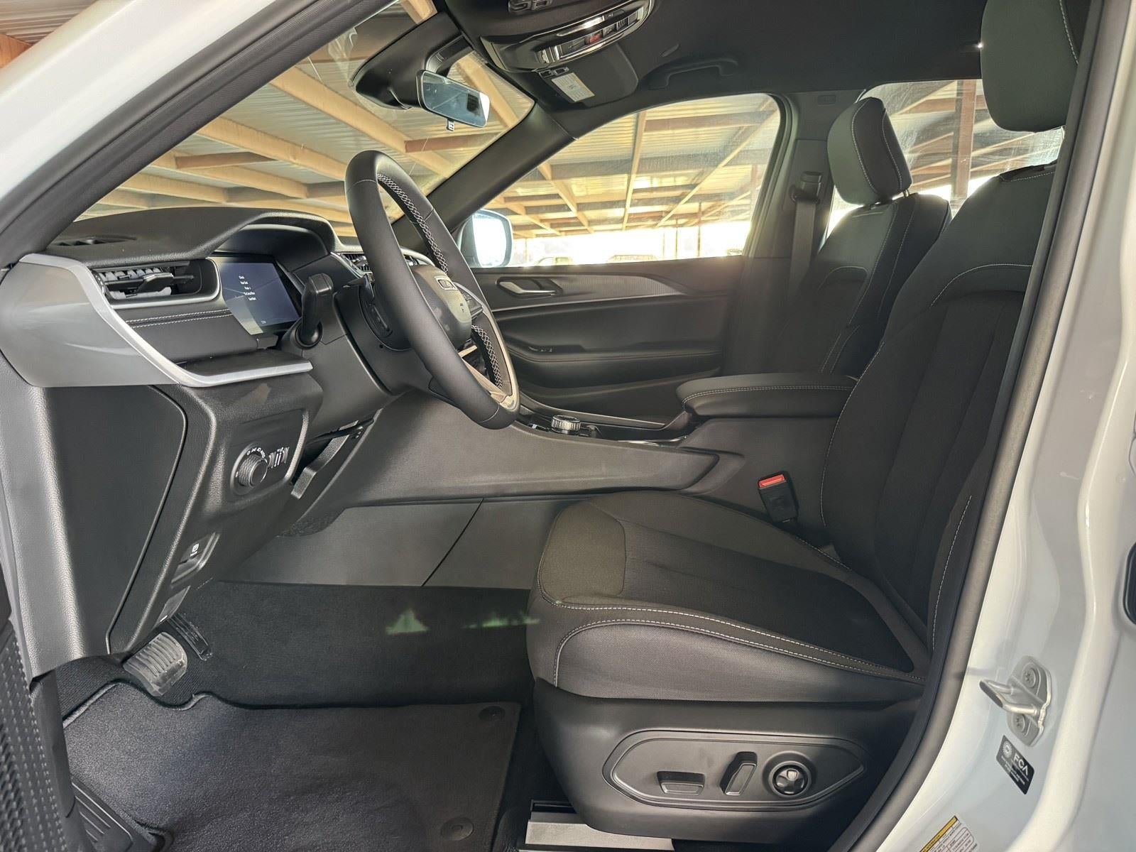 2026 Jeep Grand Cherokee GRAND CHEROKEE LAREDO 4X4