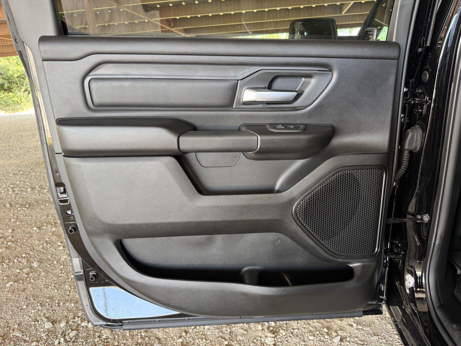 2026 RAM 1500 RAM 1500 TRADESMAN CREW CAB 4X4 5'7' BOX