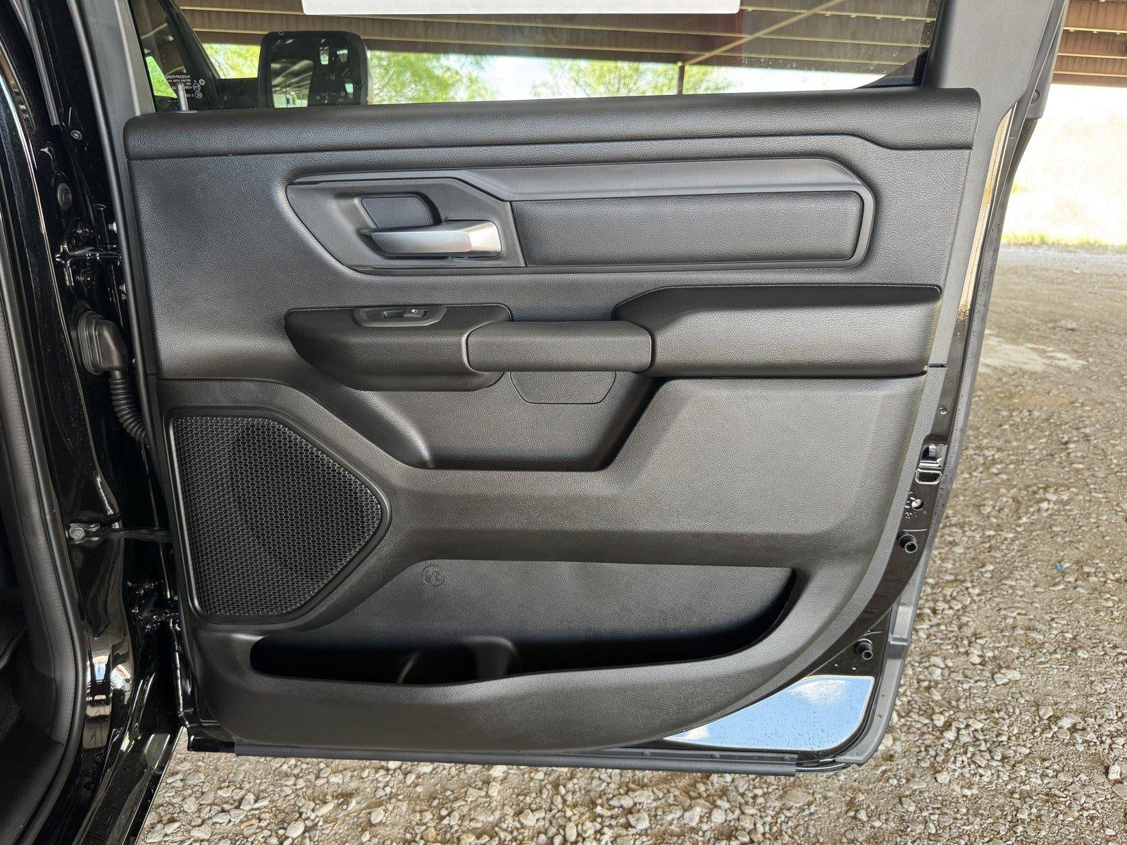 2026 RAM 1500 RAM 1500 TRADESMAN CREW CAB 4X4 5'7' BOX