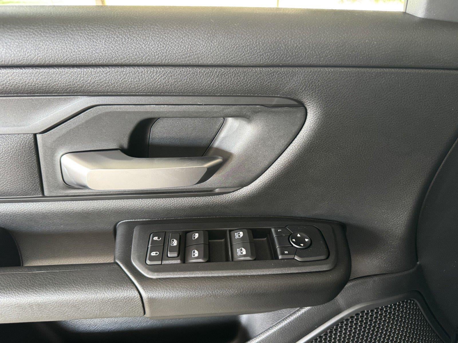 2027 RAM Ram 1500 RAM 1500 EXPRESS CREW CAB 4X4 5'7' BOX