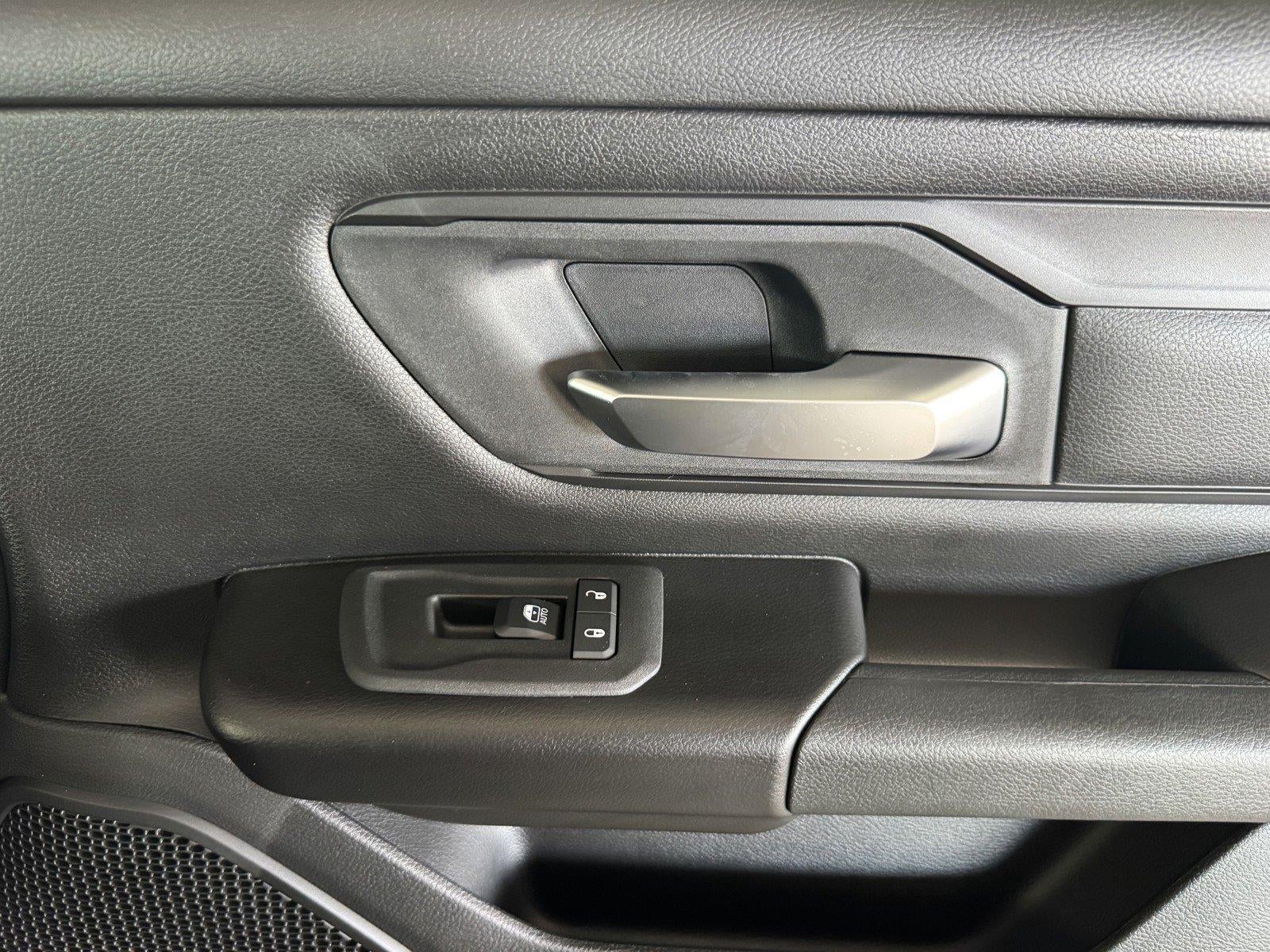 2027 RAM Ram 1500 RAM 1500 EXPRESS CREW CAB 4X4 5'7' BOX