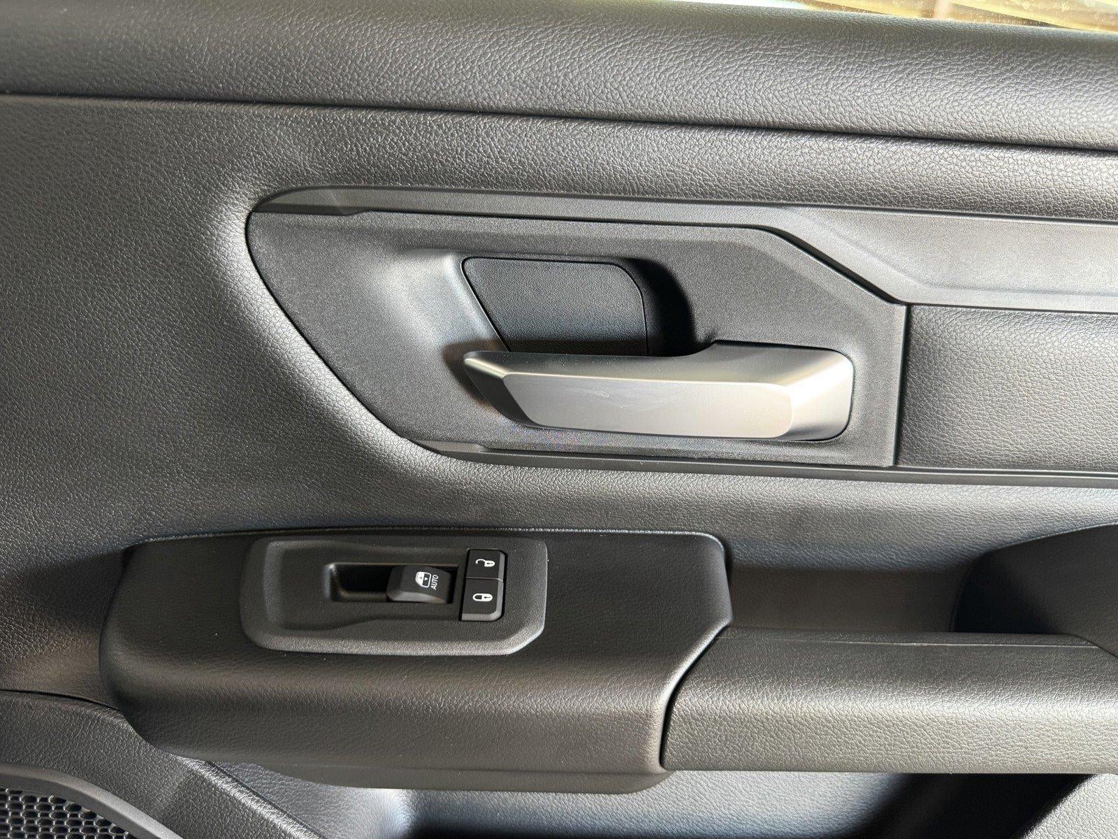 2026 RAM 1500 RAM 1500 TRADESMAN CREW CAB 4X4 5'7' BOX