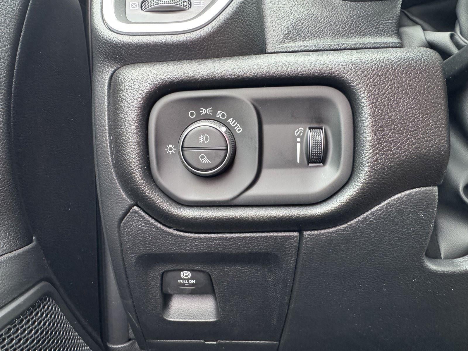 2026 RAM Ram 1500 RAM 1500 EXPRESS CREW CAB 4X4 5'7' BOX