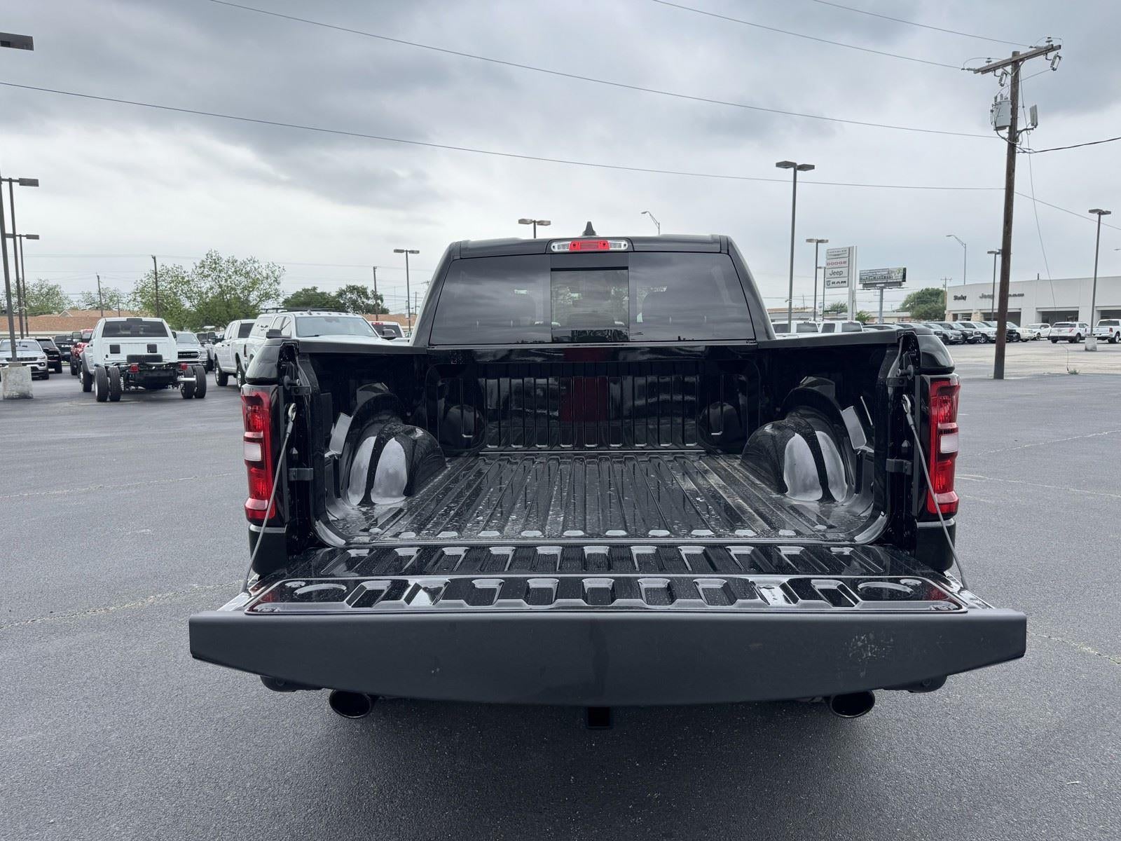 2026 RAM Ram 1500 RAM 1500 EXPRESS CREW CAB 4X4 5'7' BOX