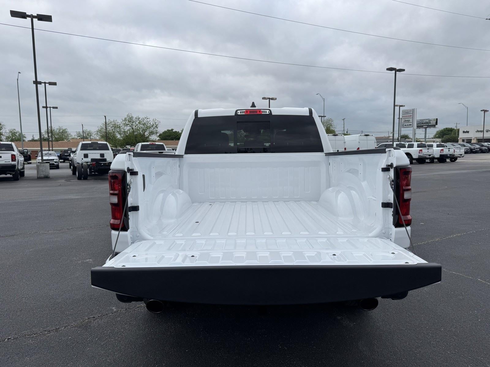 2026 RAM Ram 1500 RAM 1500 EXPRESS CREW CAB 4X4 5'7' BOX