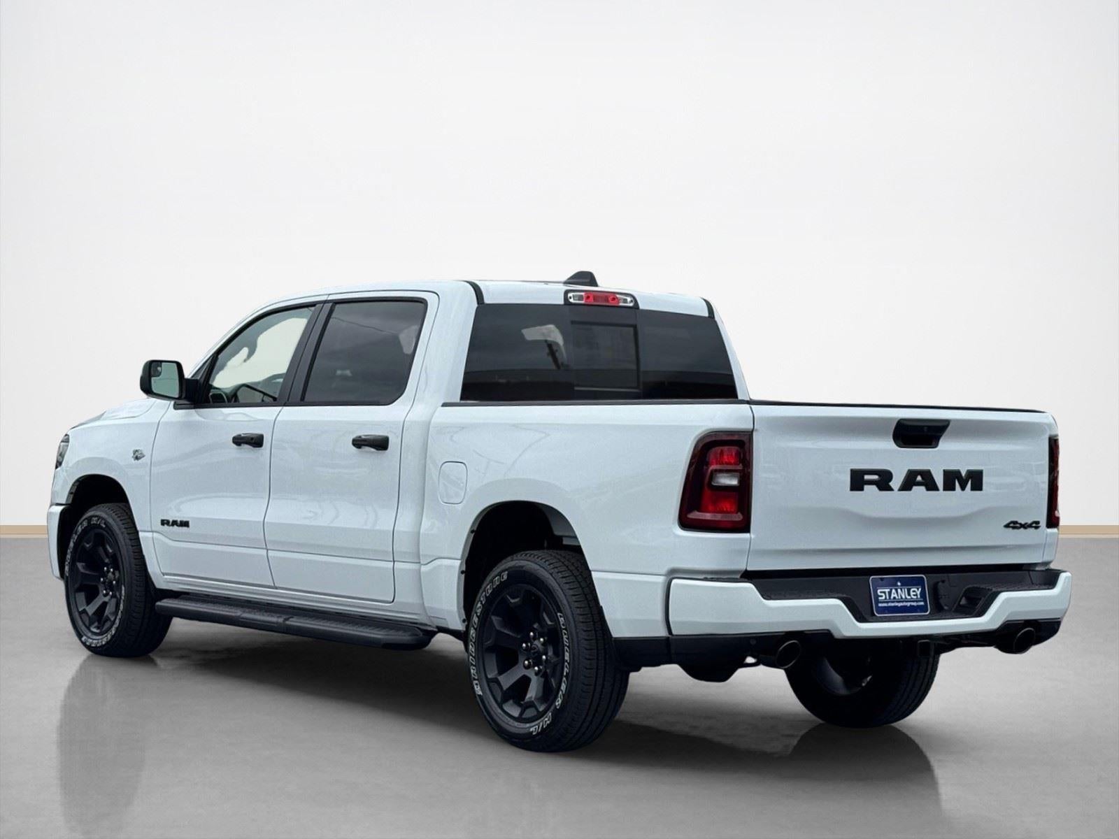2026 RAM Ram 1500 RAM 1500 EXPRESS CREW CAB 4X4 5'7' BOX