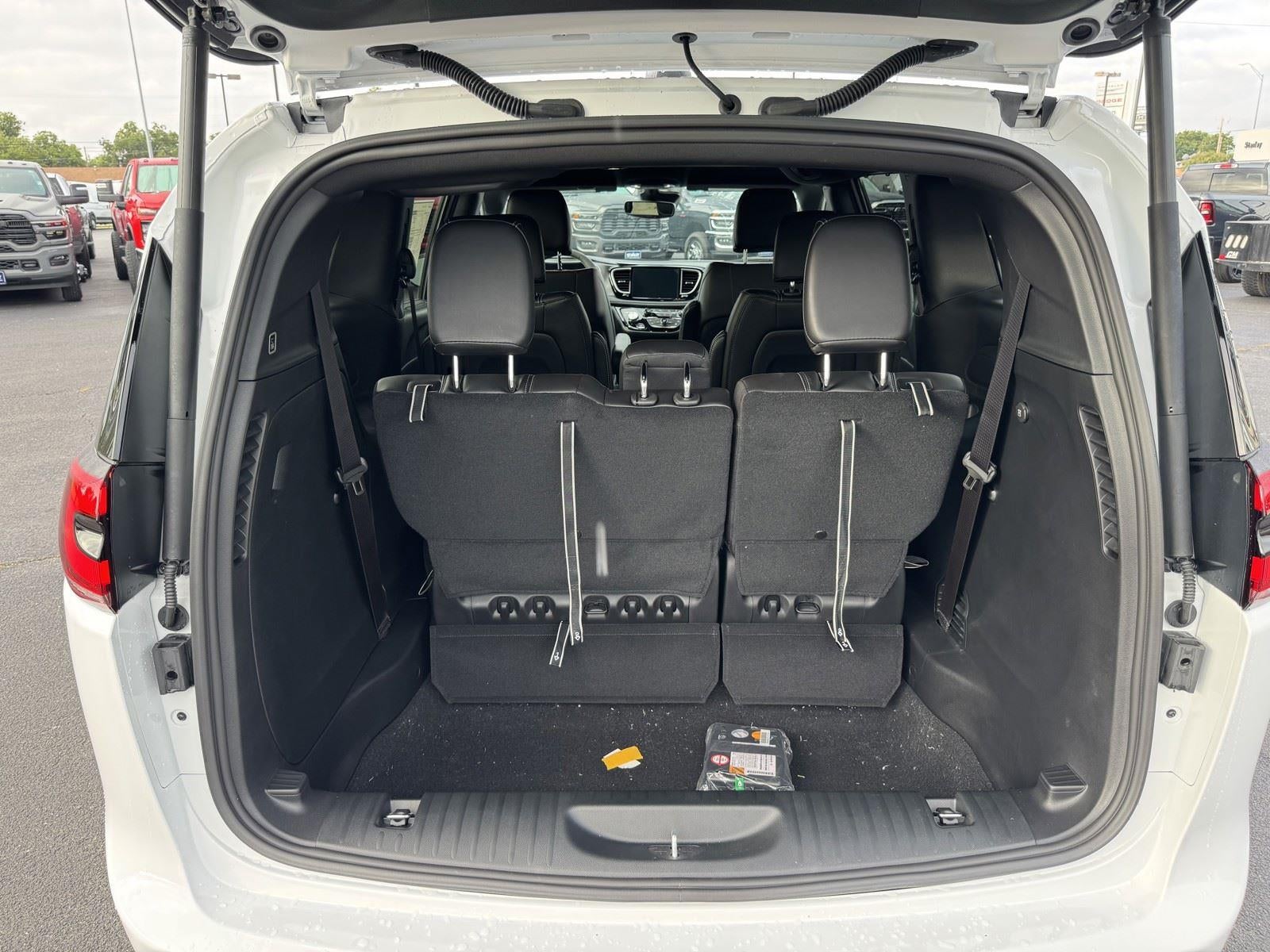 2027 Chrysler Pacifica PACIFICA SELECT