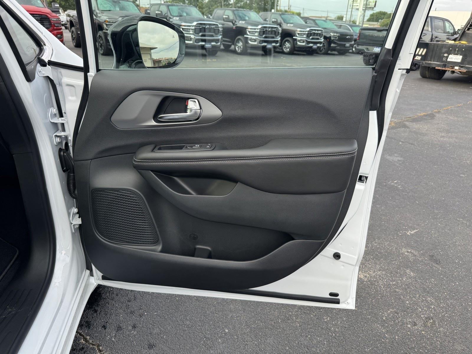 2027 Chrysler Pacifica PACIFICA SELECT