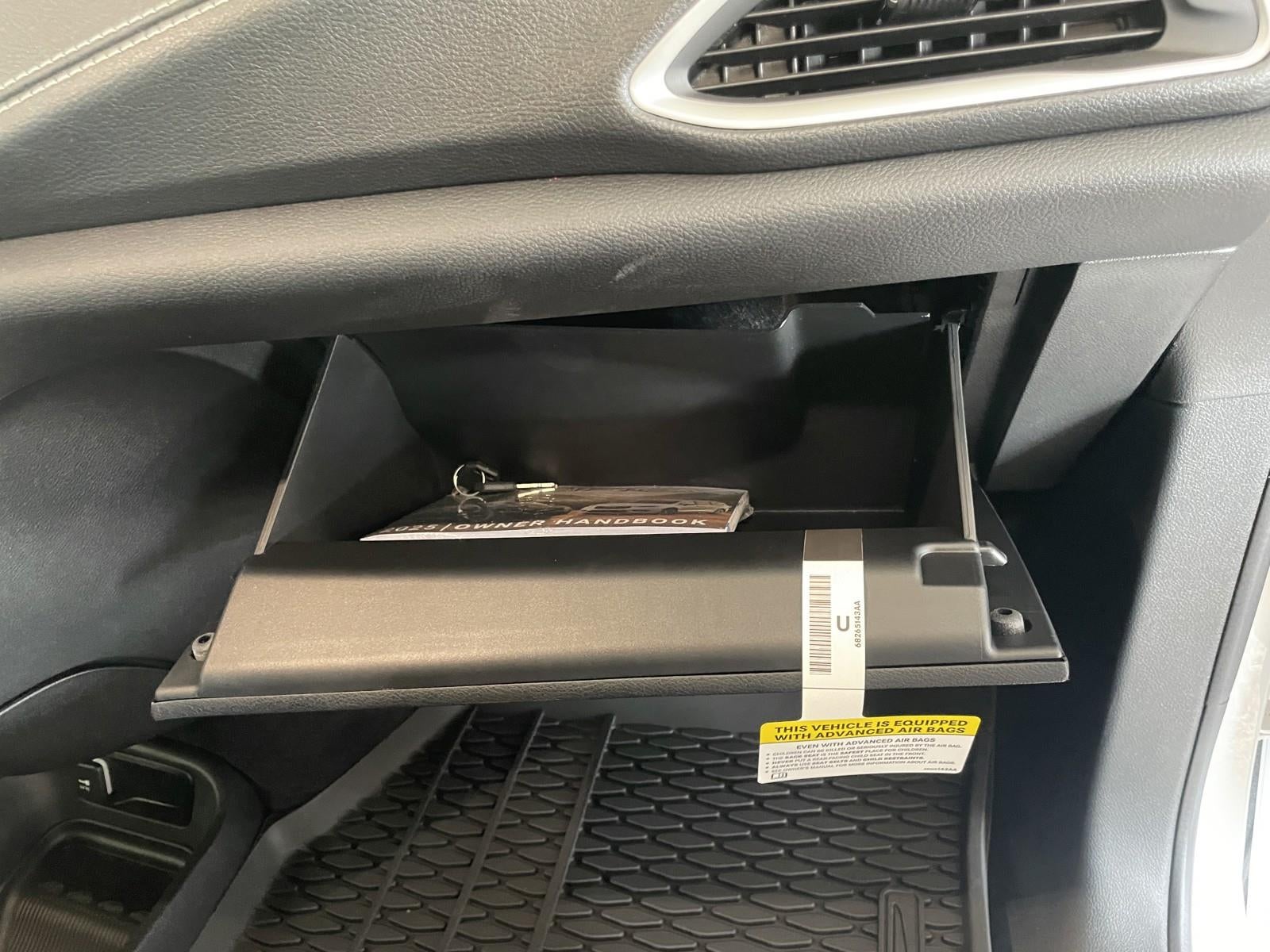 2025 Chrysler Pacifica PACIFICA SELECT