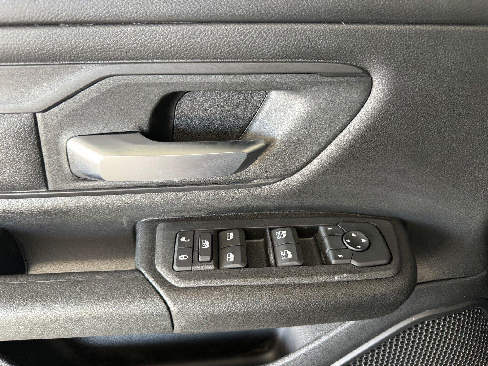 2026 RAM 1500 RAM 1500 EXPRESS CREW CAB 4X4 5'7' BOX