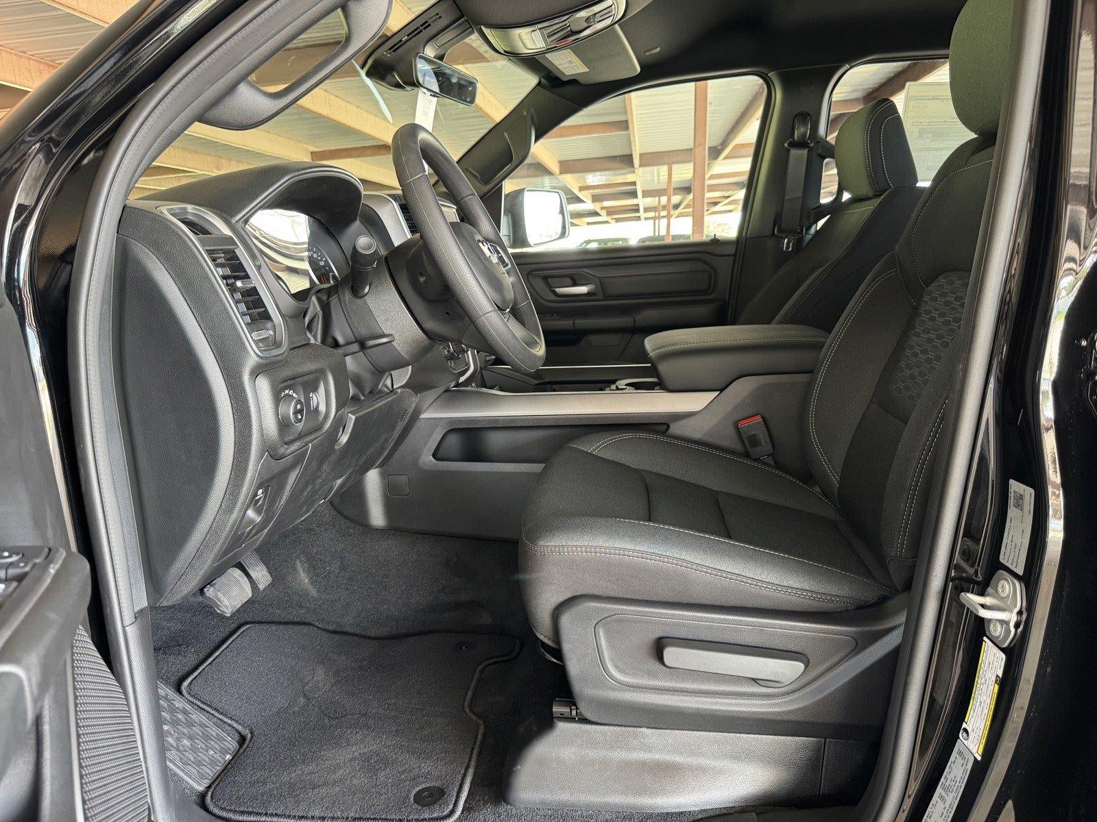 2026 RAM 1500 RAM 1500 EXPRESS CREW CAB 4X4 5'7' BOX