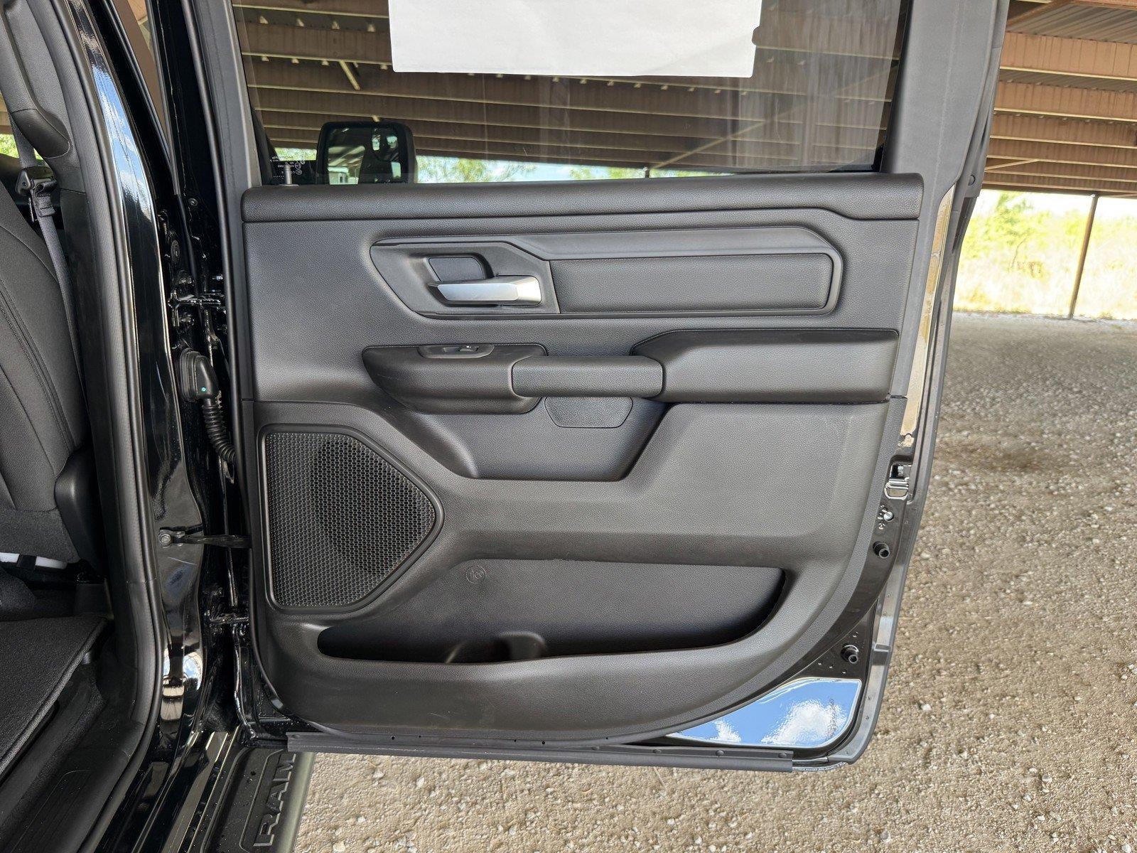 2026 RAM 1500 RAM 1500 EXPRESS CREW CAB 4X4 5'7' BOX