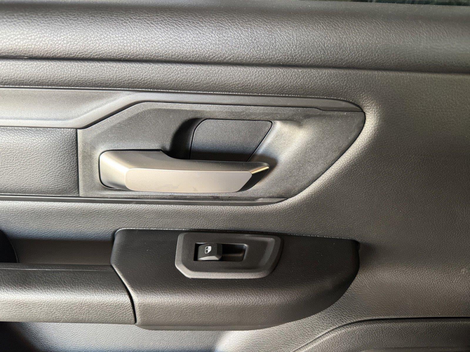 2026 RAM 1500 RAM 1500 EXPRESS CREW CAB 4X4 5'7' BOX