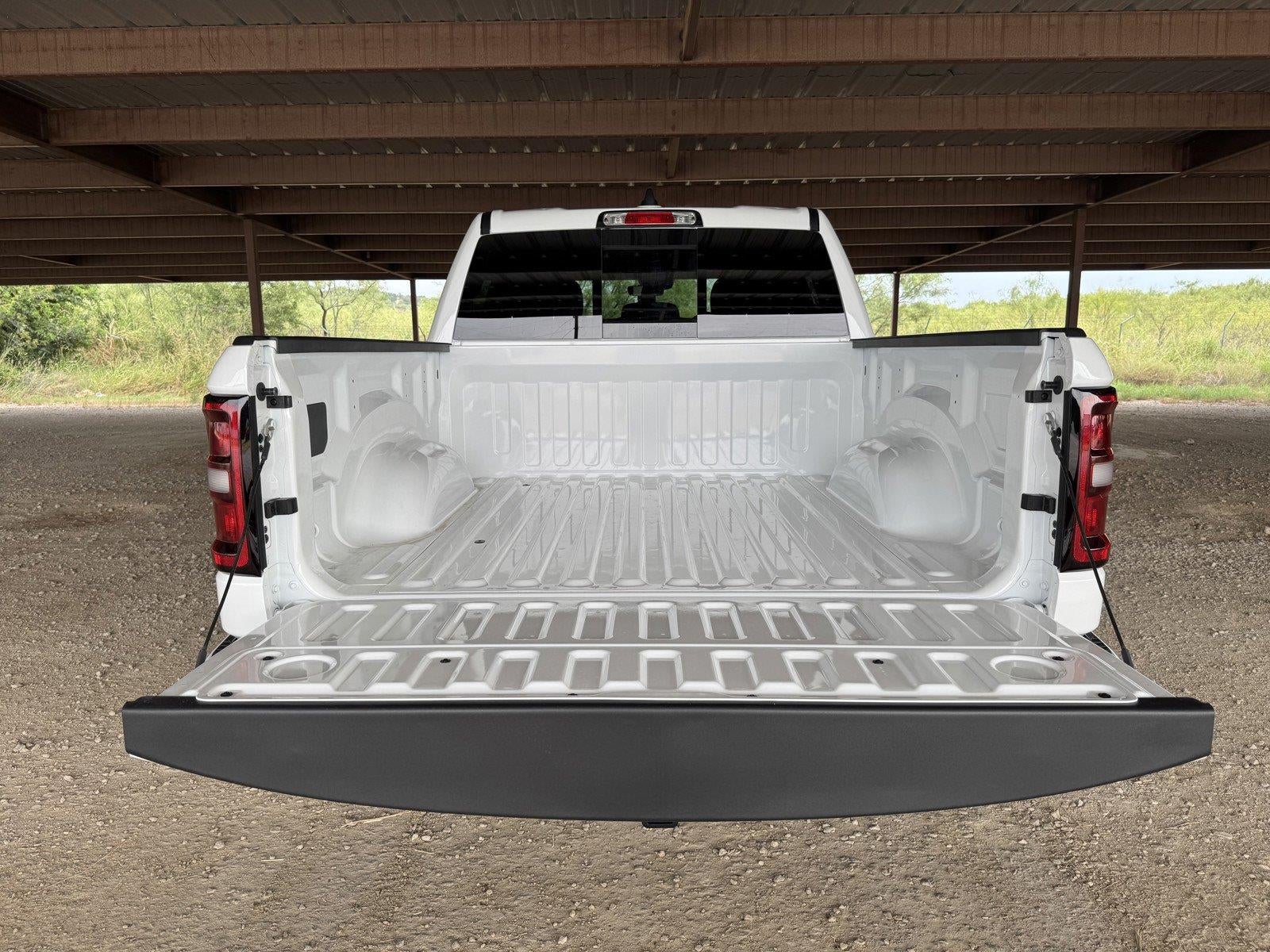 2026 RAM 1500 RAM 1500 EXPRESS CREW CAB 4X4 5'7' BOX