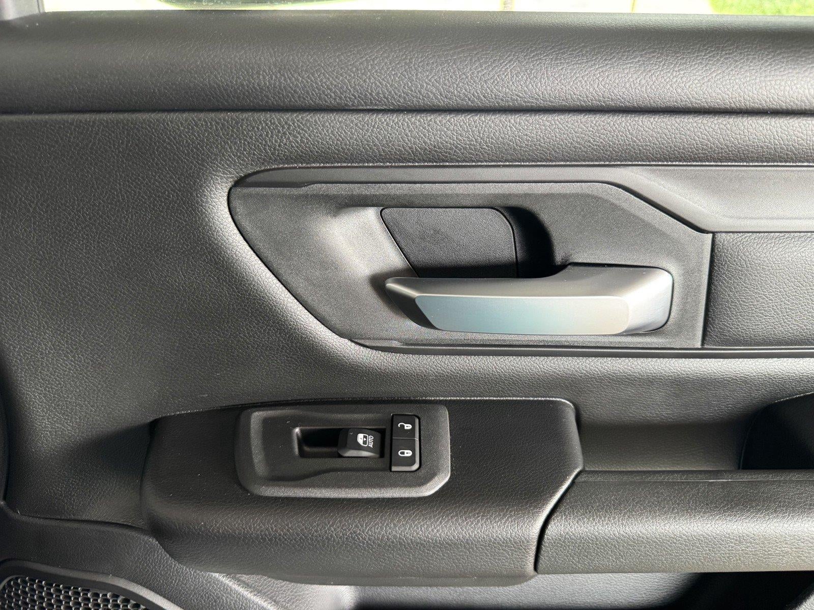 2026 RAM 1500 RAM 1500 EXPRESS CREW CAB 4X4 5'7' BOX