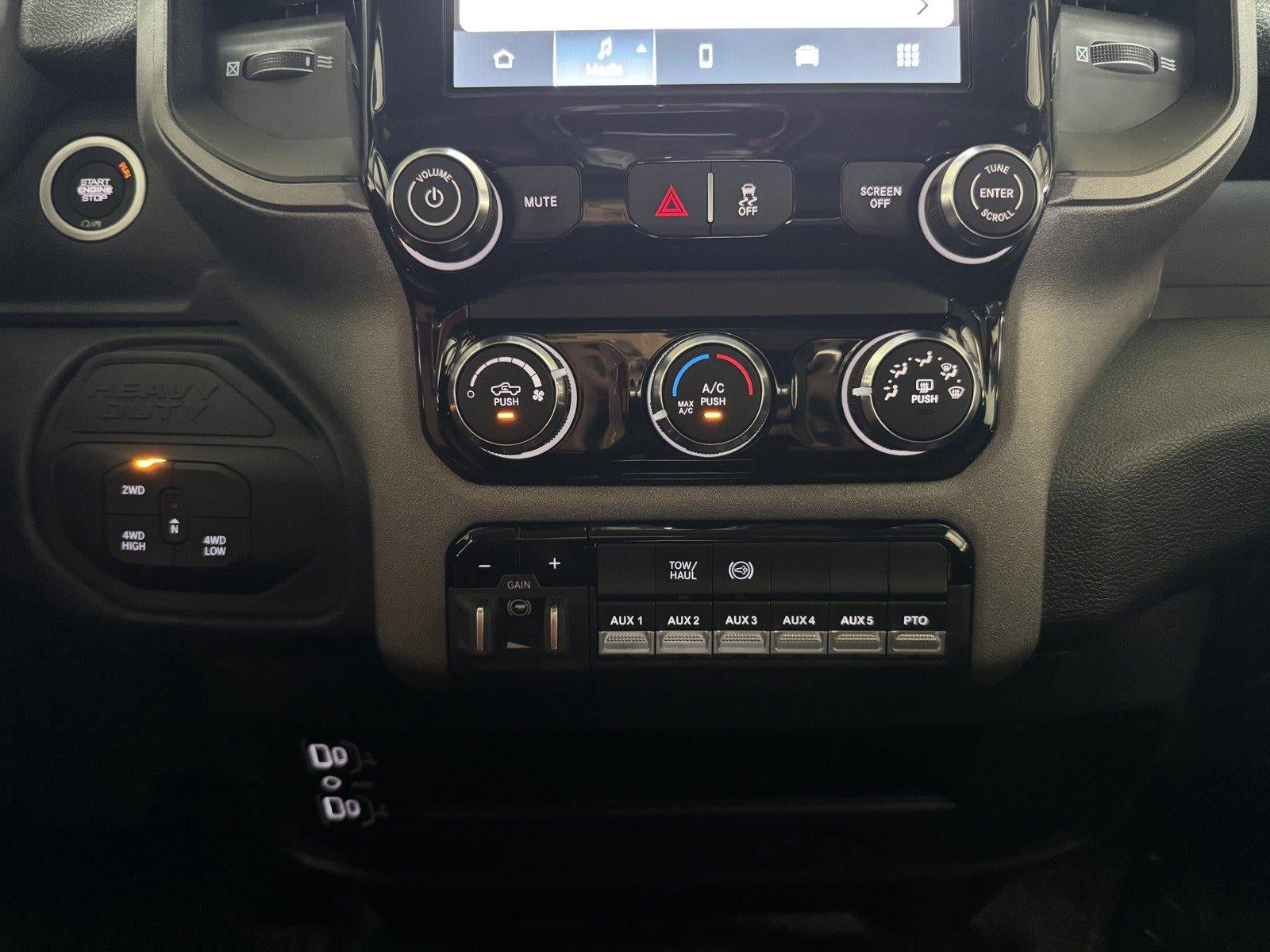 2026 RAM Ram 5500 Chassis Cab RAM 5500 TRADESMAN CHASSIS CREW CAB 4X4 60' CA