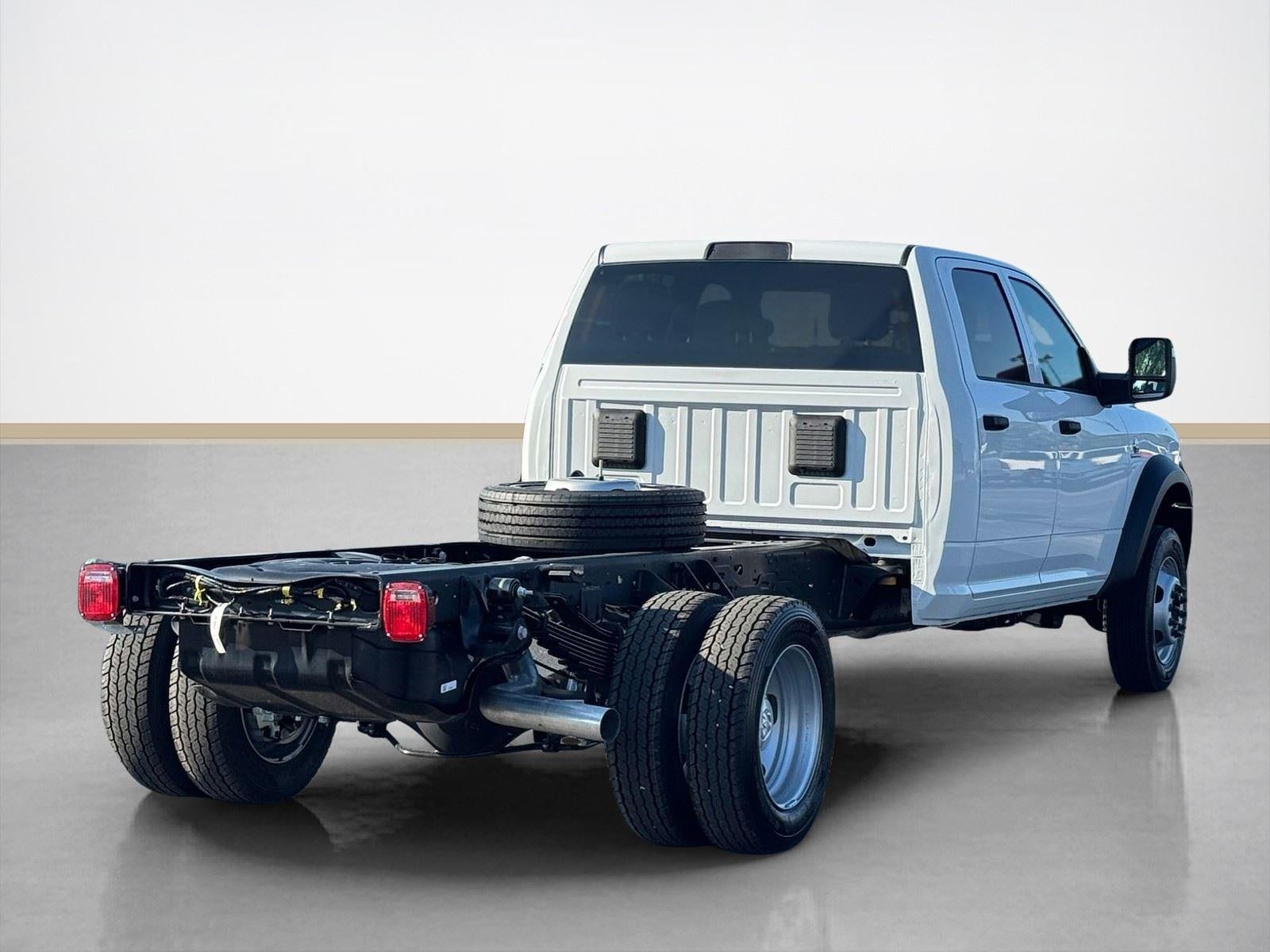 2026 RAM Ram 5500 Chassis Cab RAM 5500 TRADESMAN CHASSIS CREW CAB 4X4 84' CA