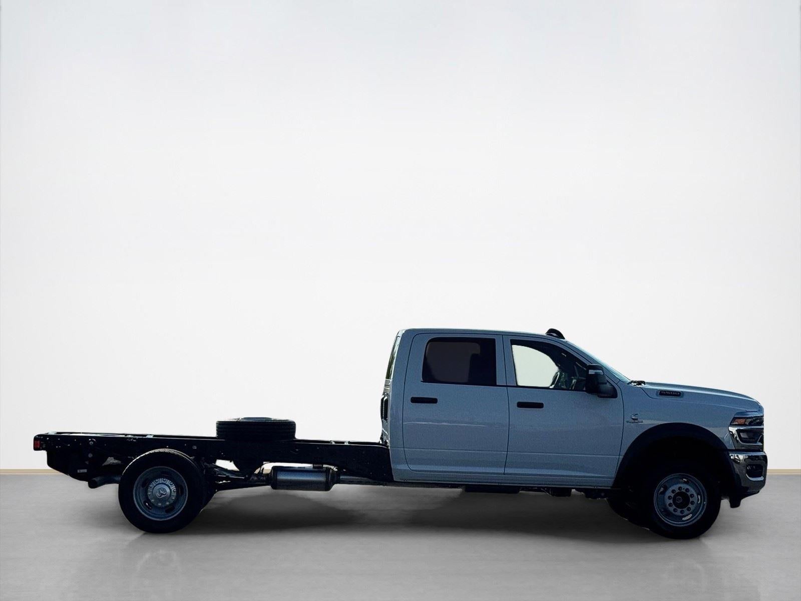 2026 RAM Ram 5500 Chassis Cab RAM 5500 TRADESMAN CHASSIS CREW CAB 4X4 84' CA