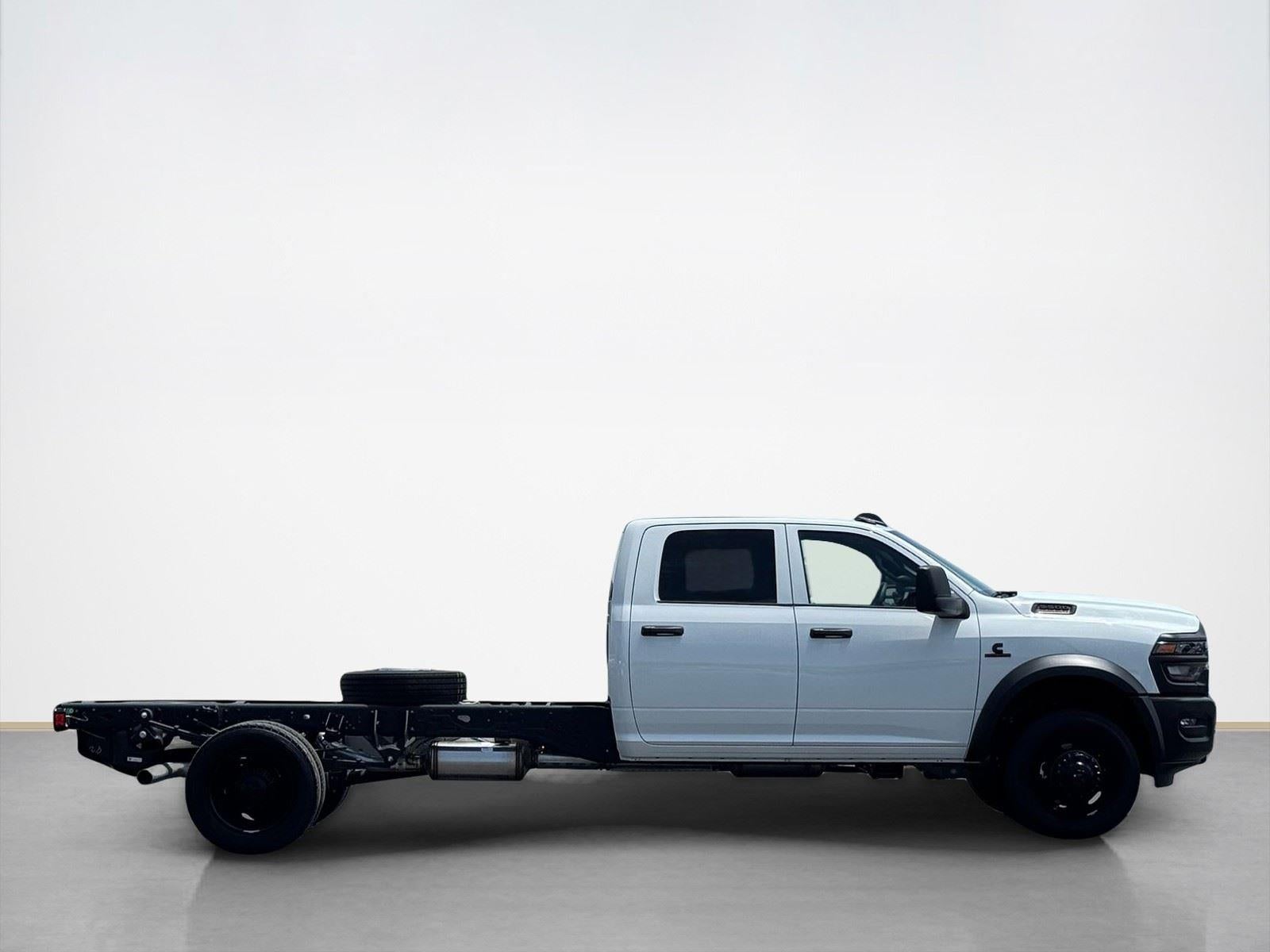2026 RAM Ram 5500 Chassis Cab RAM 5500 TRADESMAN CHASSIS CREW CAB 4X4 84' CA