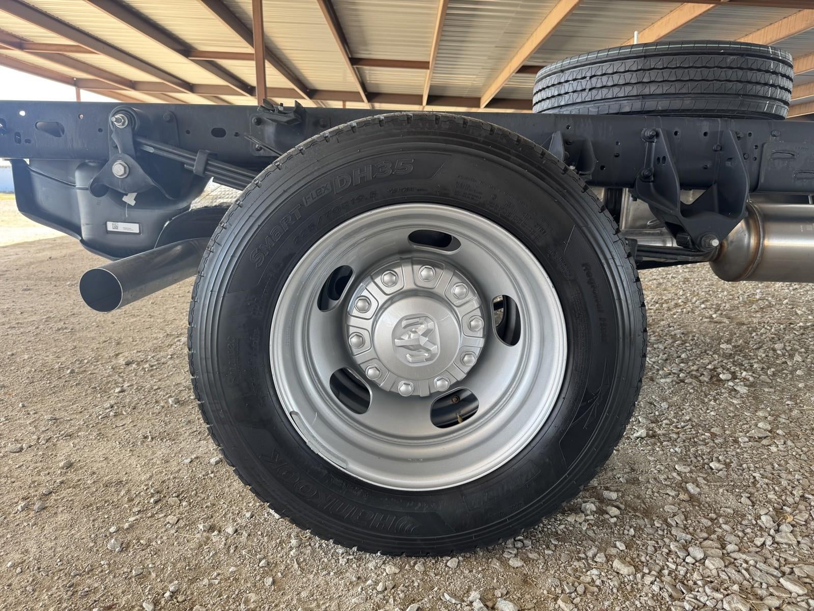 2026 RAM Ram 5500 Chassis Cab RAM 5500 TRADESMAN CHASSIS CREW CAB 4X4 84' CA