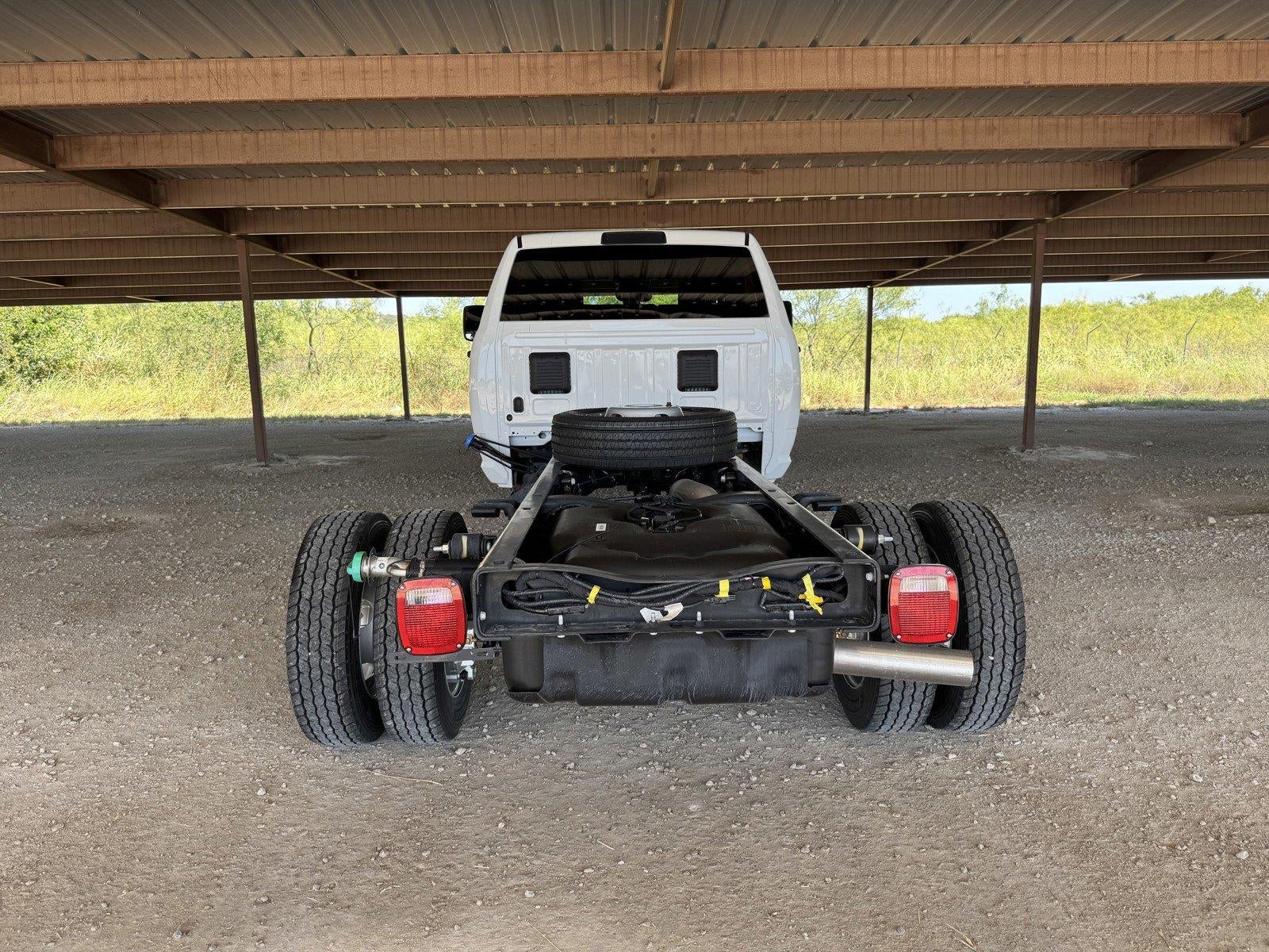 2026 RAM 5500 Chassis RAM 5500 TRADESMAN CHASSIS CREW CAB 4X4 84' CA