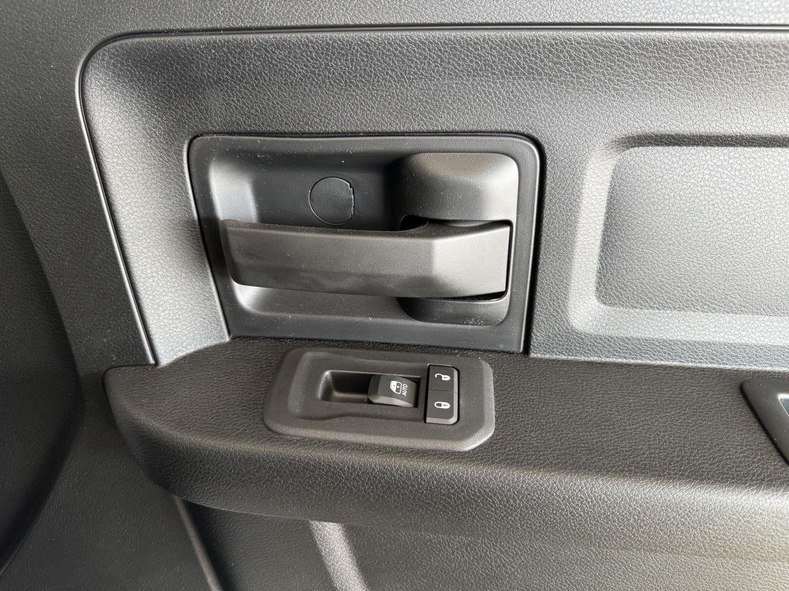 2026 RAM Ram 3500 Chassis Cab RAM 3500 TRADESMAN CREW CAB CHASSIS 4X4 60' CA