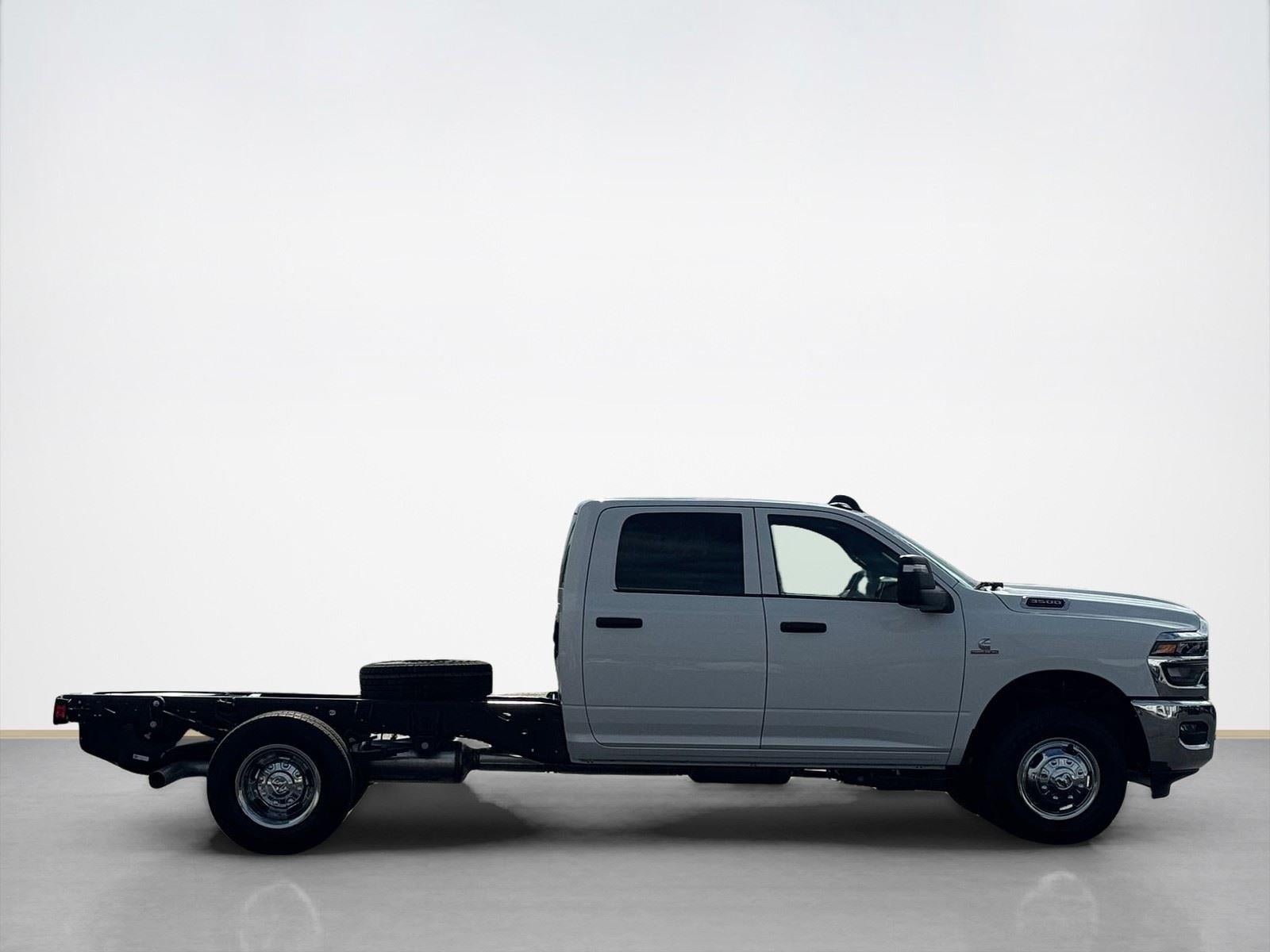 2026 RAM Ram 3500 Chassis Cab RAM 3500 TRADESMAN CREW CAB CHASSIS 4X4 60' CA