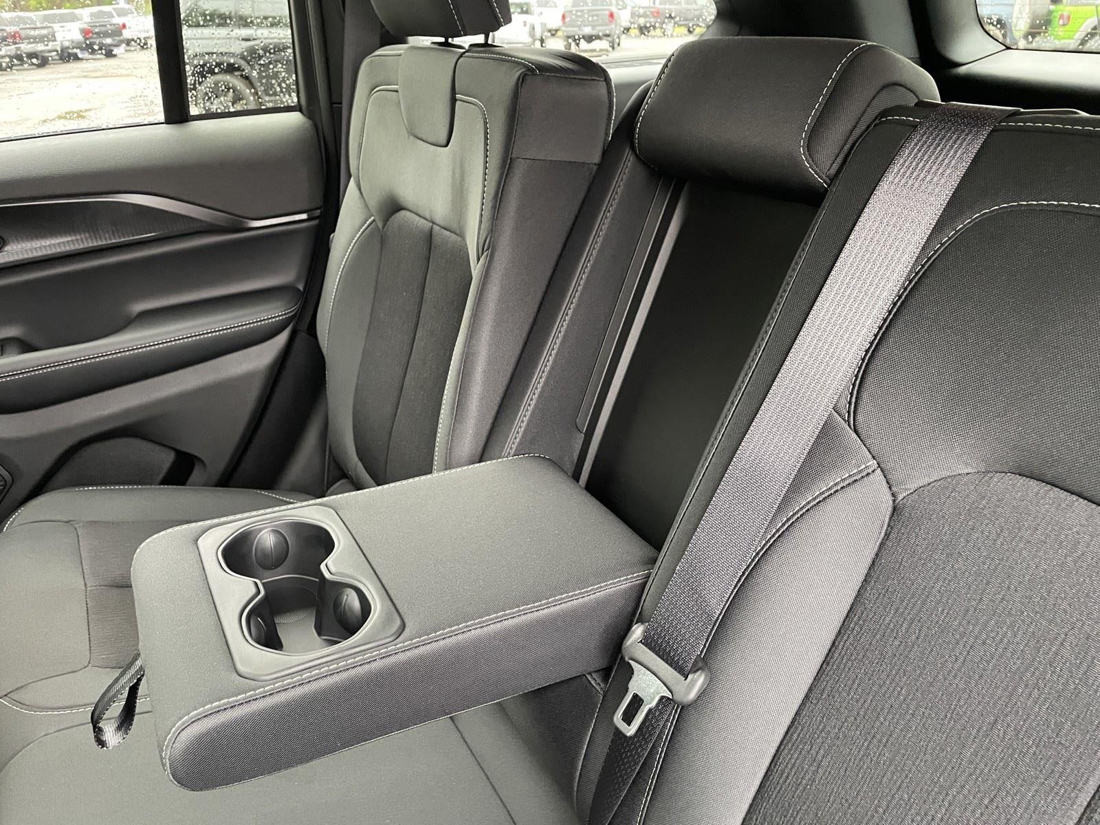 2025 Jeep Grand Cherokee GRAND CHEROKEE LAREDO X 4X2