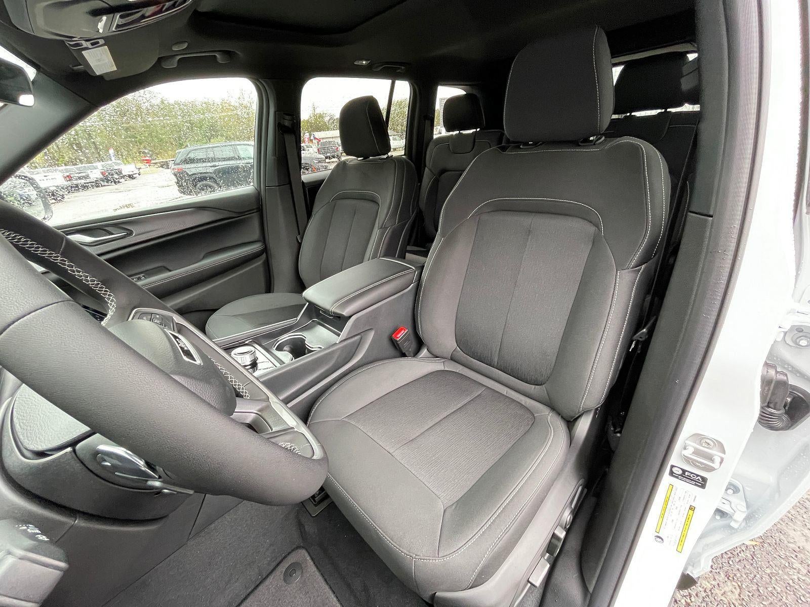 2025 Jeep Grand Cherokee GRAND CHEROKEE LAREDO X 4X2