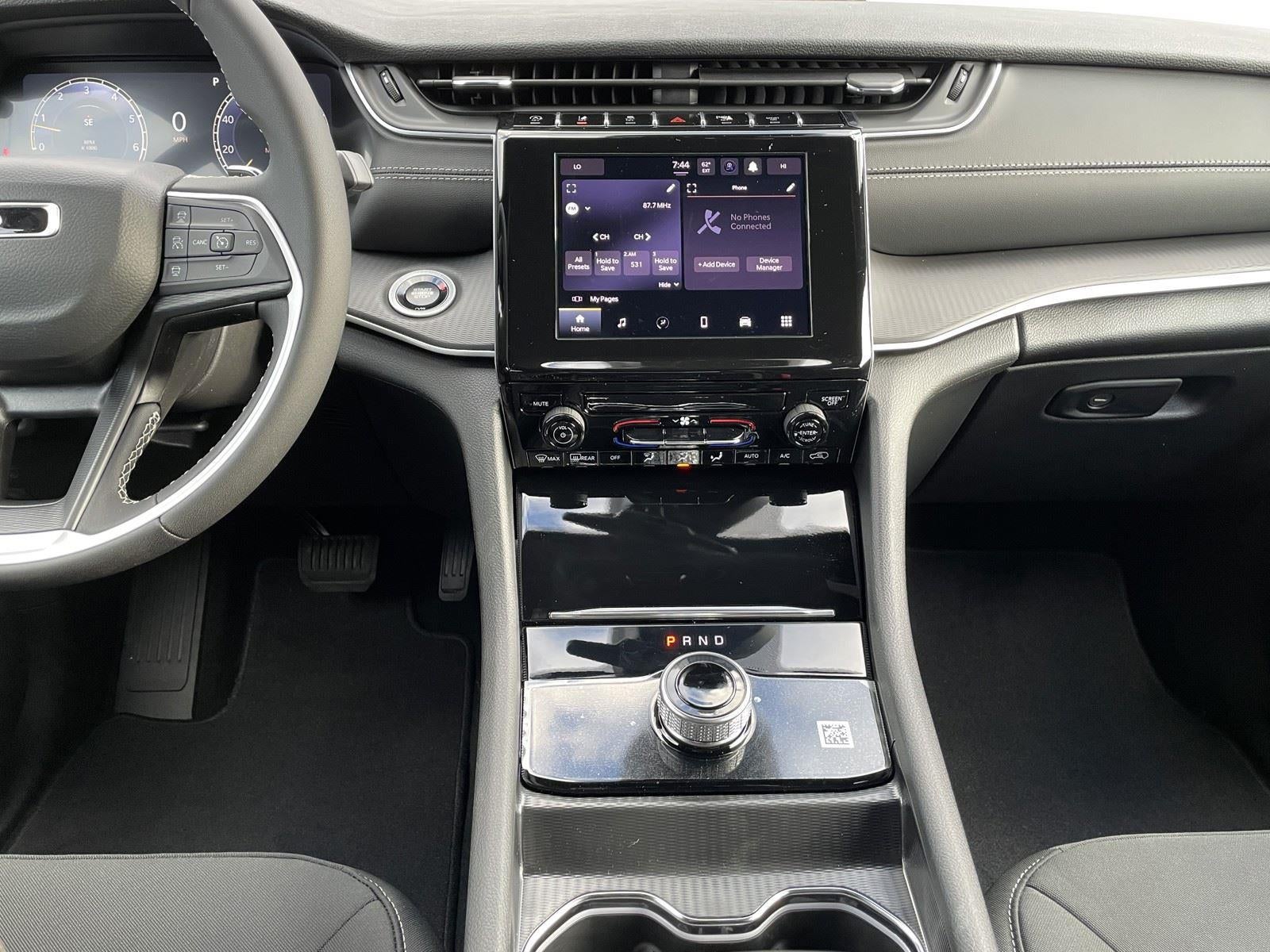 2025 Jeep Grand Cherokee GRAND CHEROKEE LAREDO 4X2