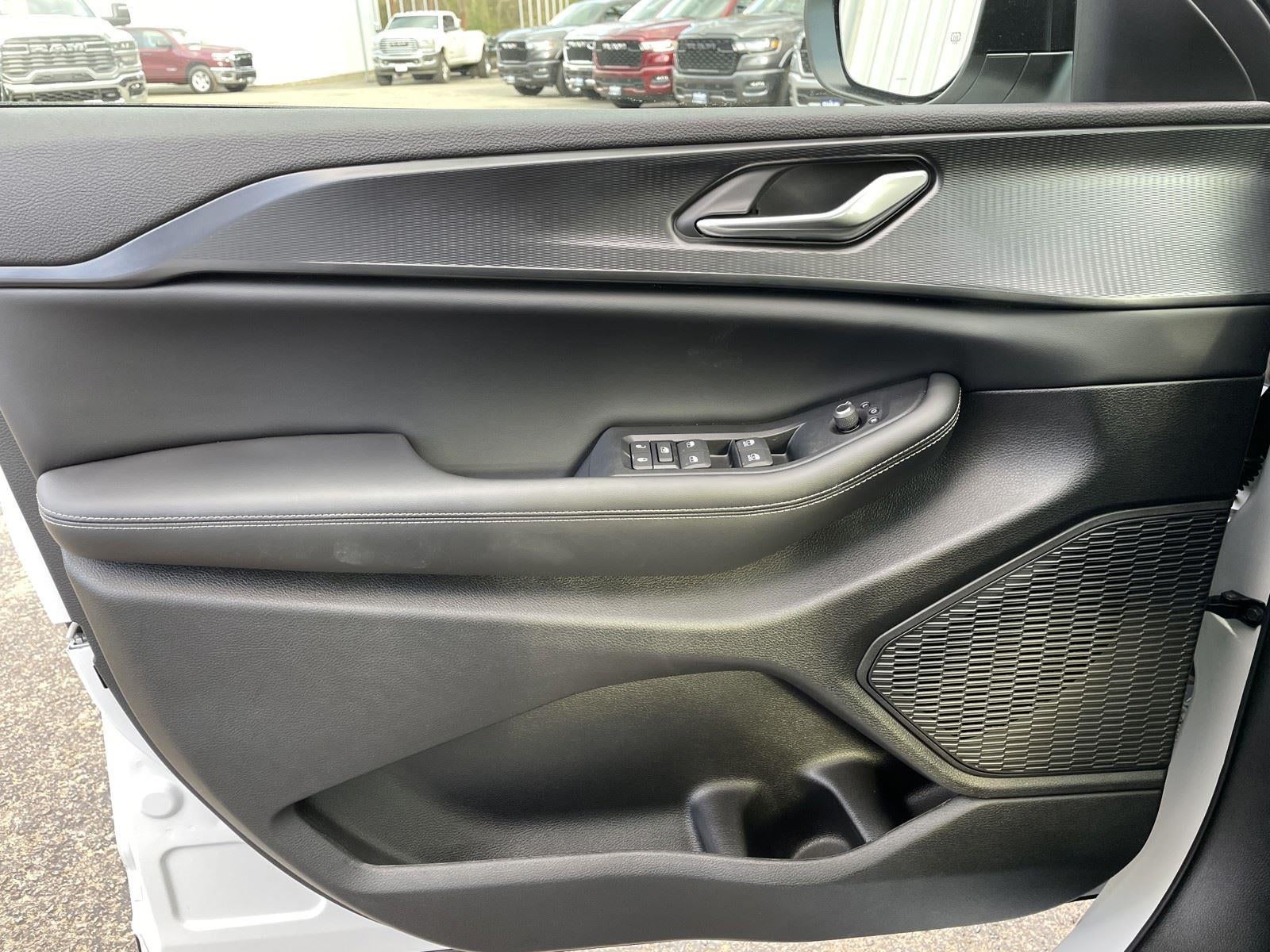 2025 Jeep Grand Cherokee GRAND CHEROKEE LAREDO 4X2